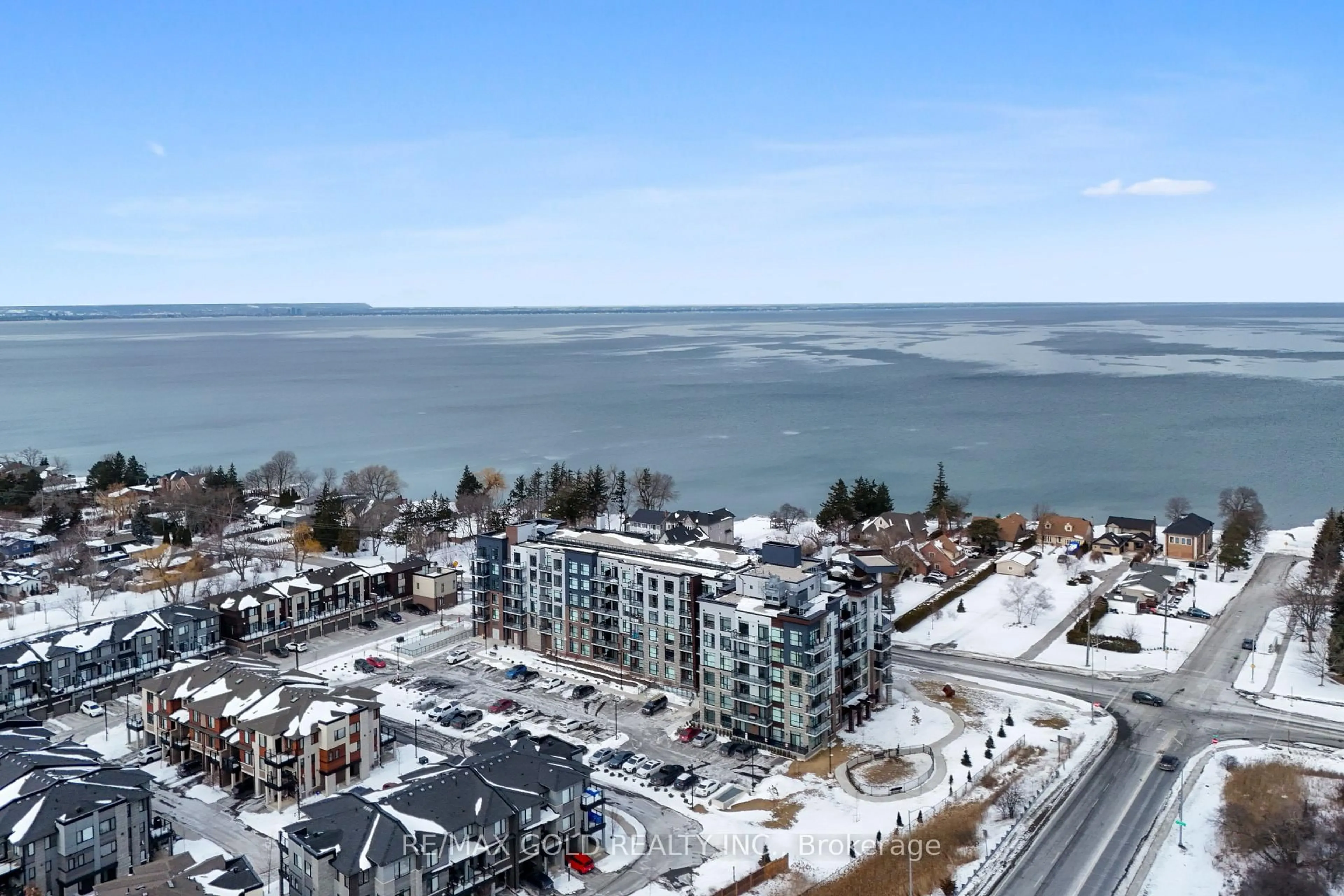 A pic from outside/outdoor area/front of a property/back of a property/a pic from drone, water/lake/river/ocean view for 600 North Service Rd #506, Hamilton Ontario L8E 5A7