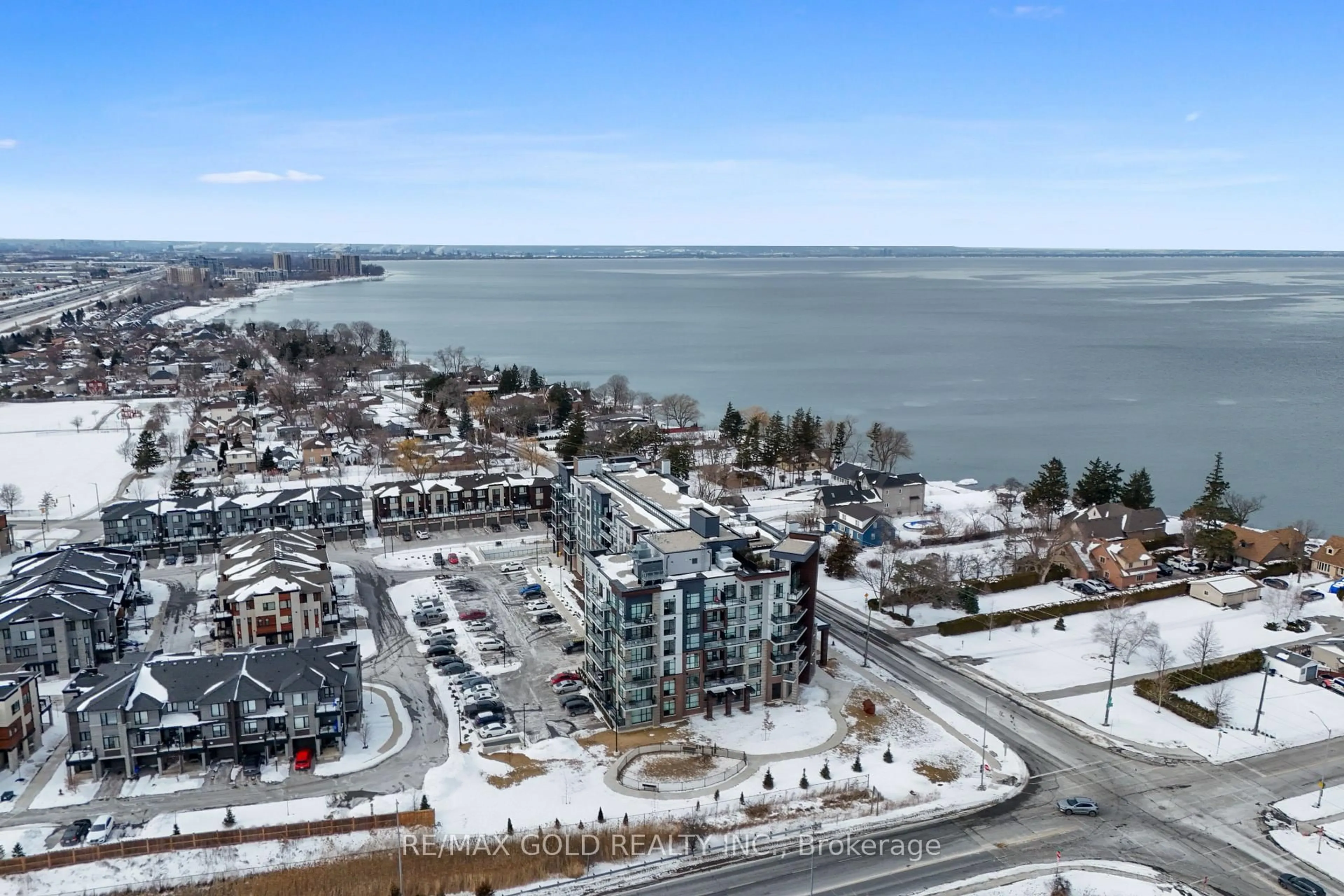 A pic from outside/outdoor area/front of a property/back of a property/a pic from drone, water/lake/river/ocean view for 600 North Service Rd #506, Hamilton Ontario L8E 5A7