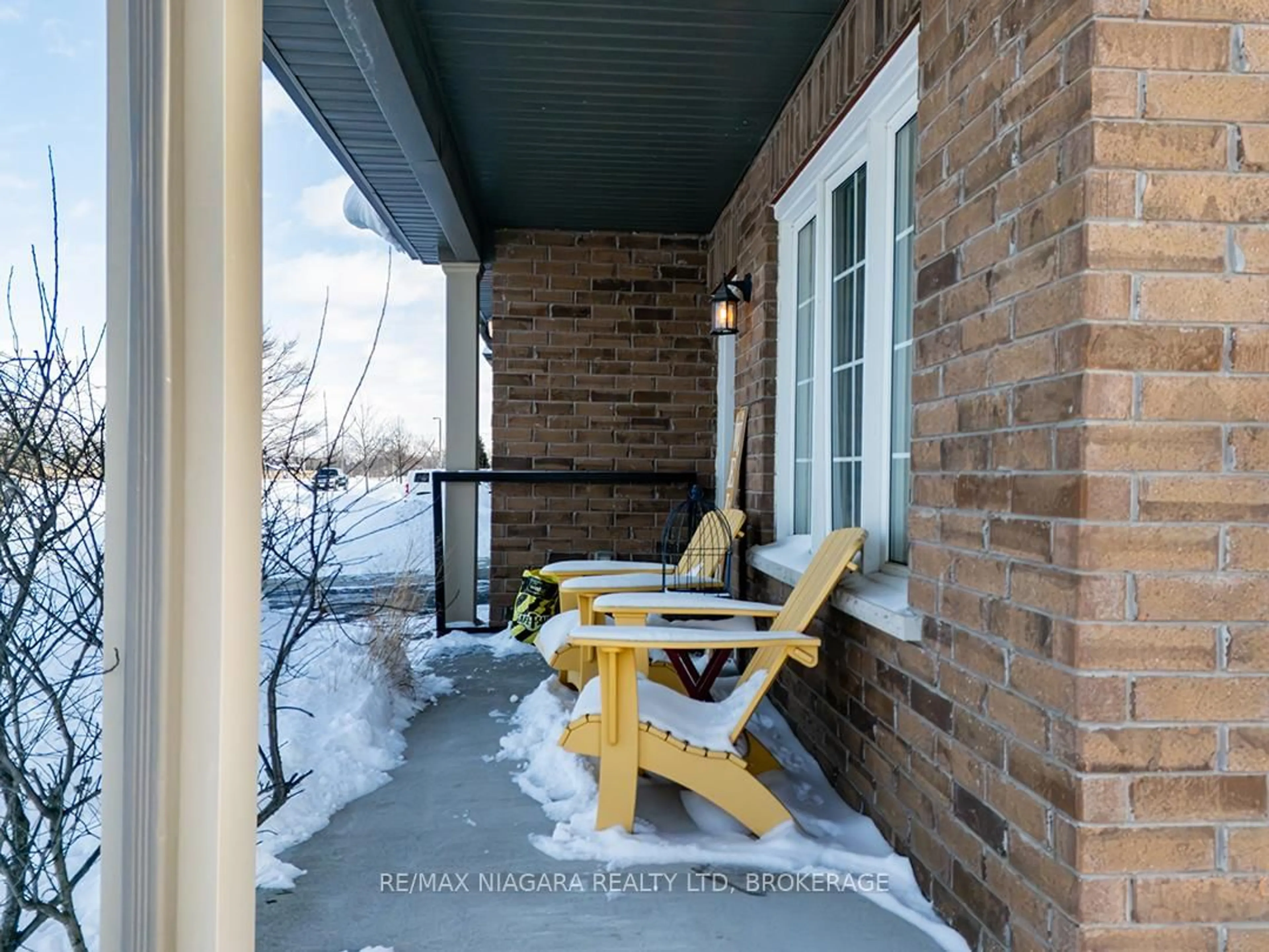 Patio, unknown for 63 Falcon Dr, Welland Ontario L3C 0B2