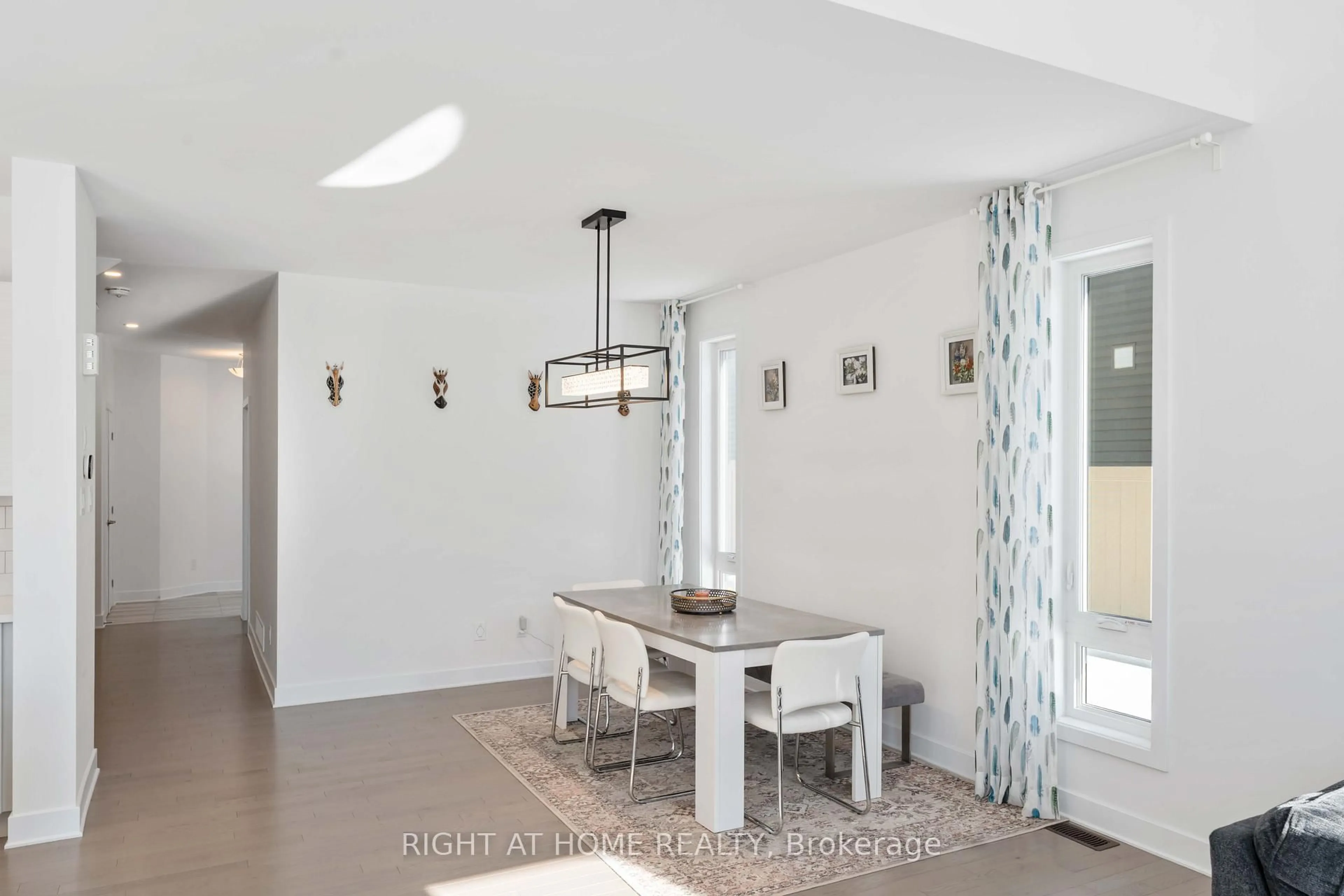 Dining room, unknown for 339 Shuttleworth Dr, Ottawa Ontario K1T 0T6