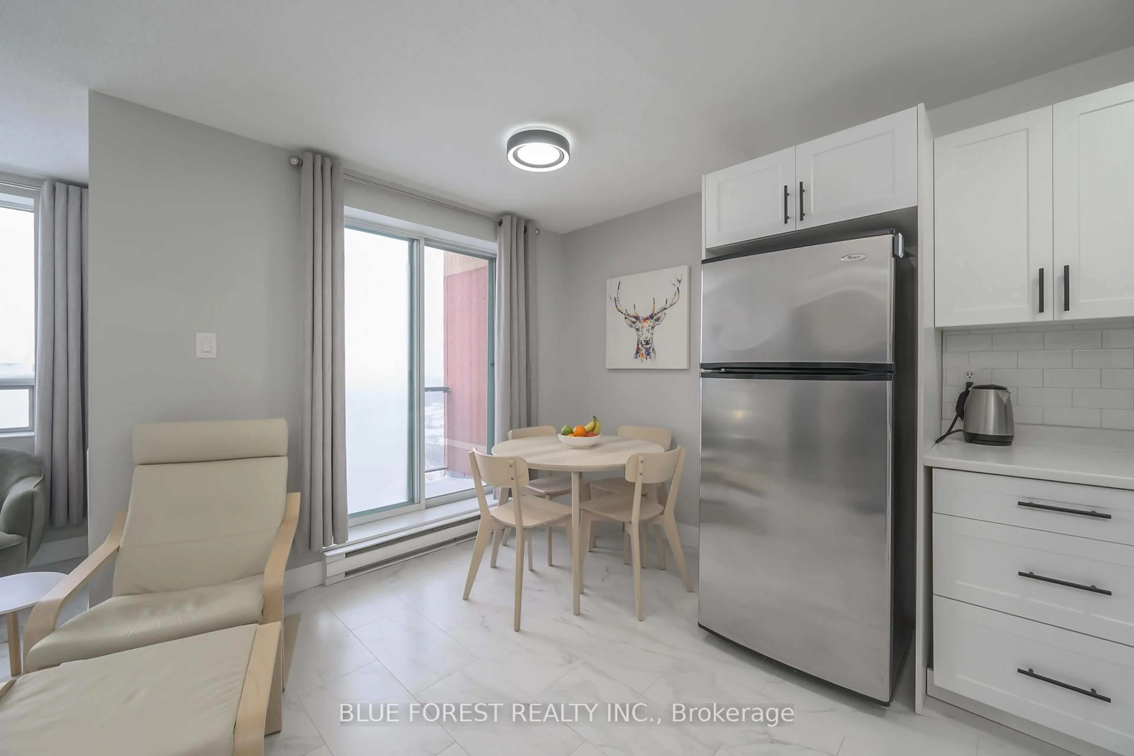 Standard kitchen, unknown for 76 Base Line Rd #1105, London South Ontario N6J 4X6