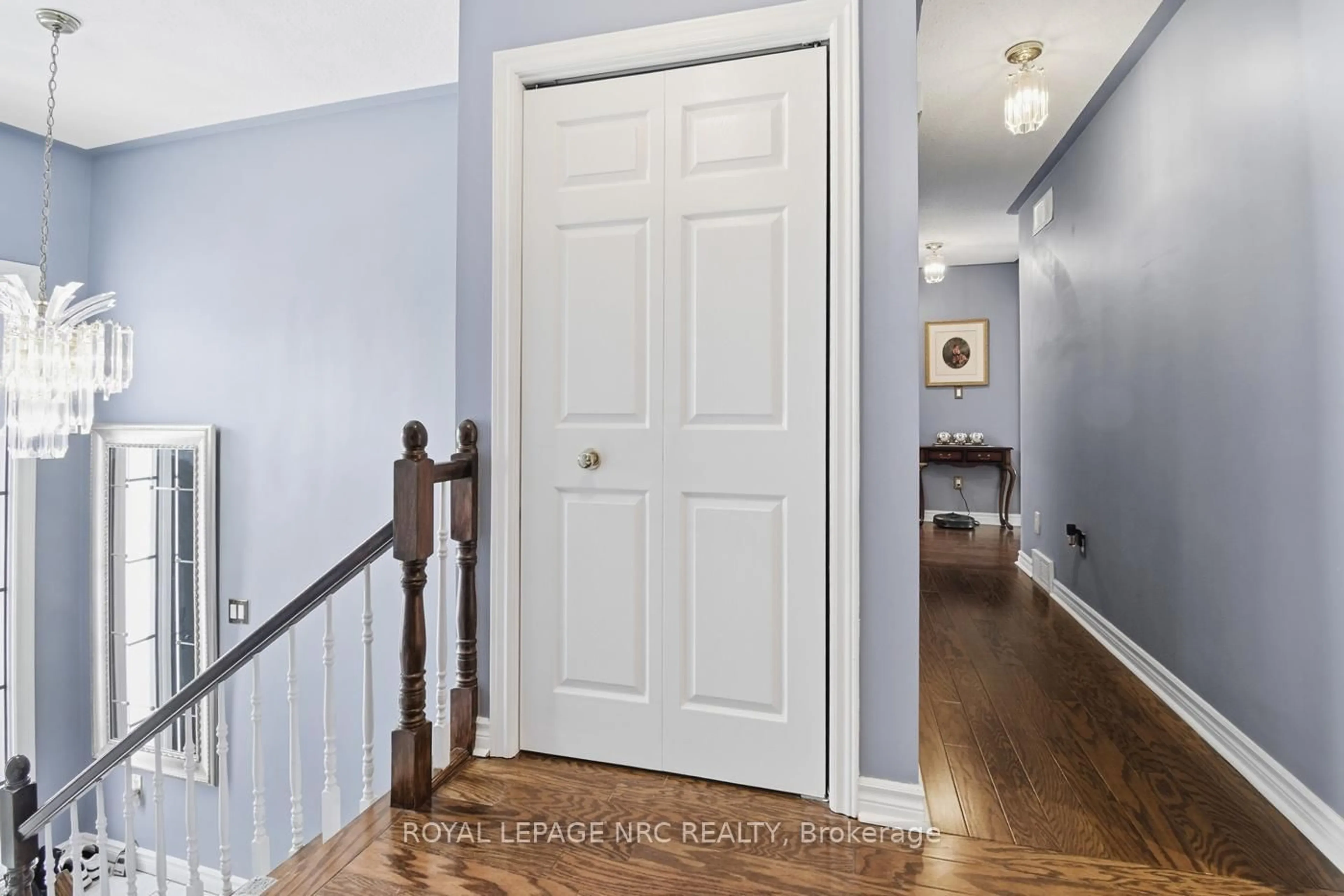 Indoor entryway for 1146 Line Ave, Pelham Ontario L3C 3C4