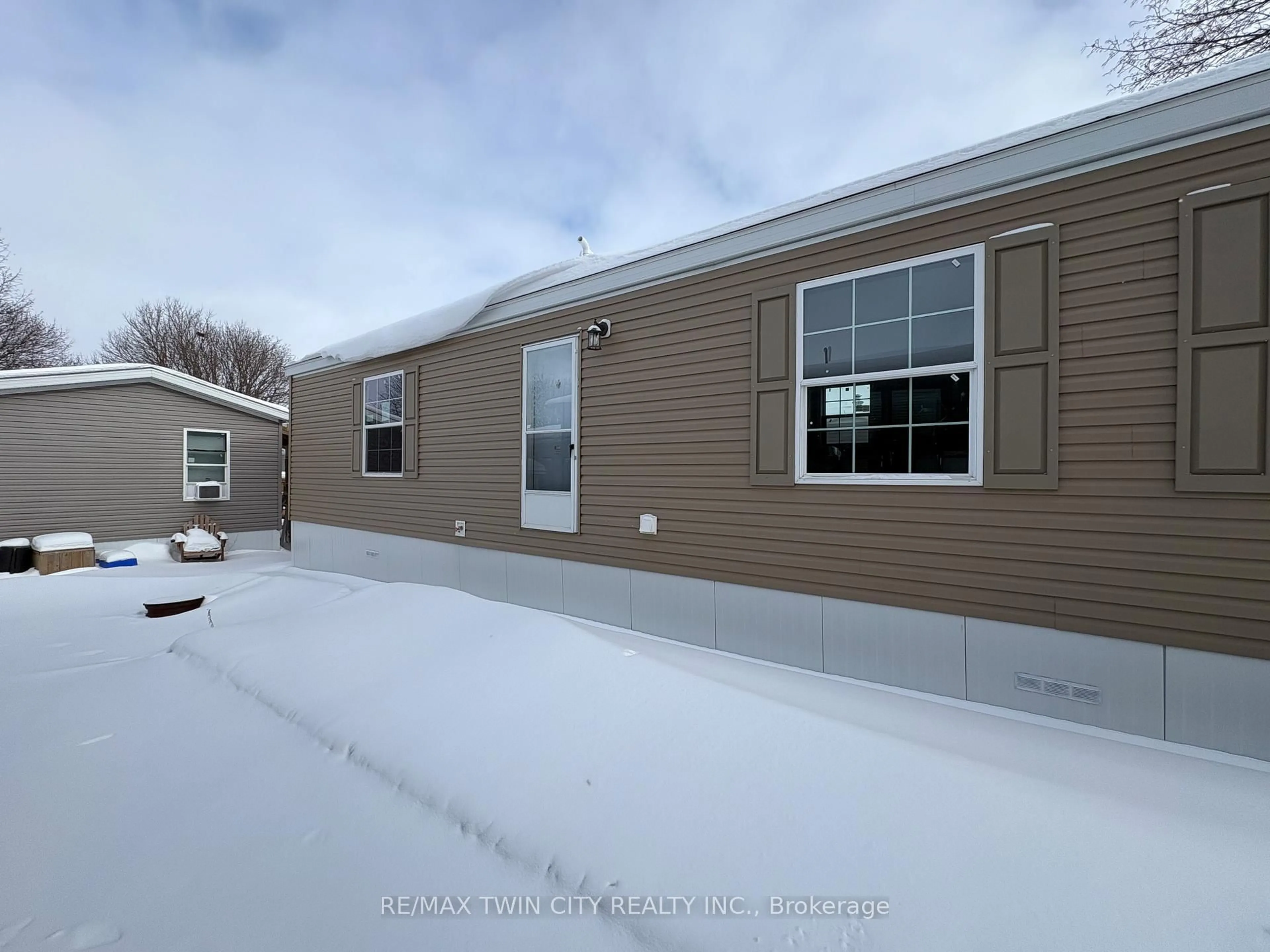 Home with vinyl exterior material, unknown for 99 Fourth CONCESSION Rd ##524, Brant Ontario N0E 1A0