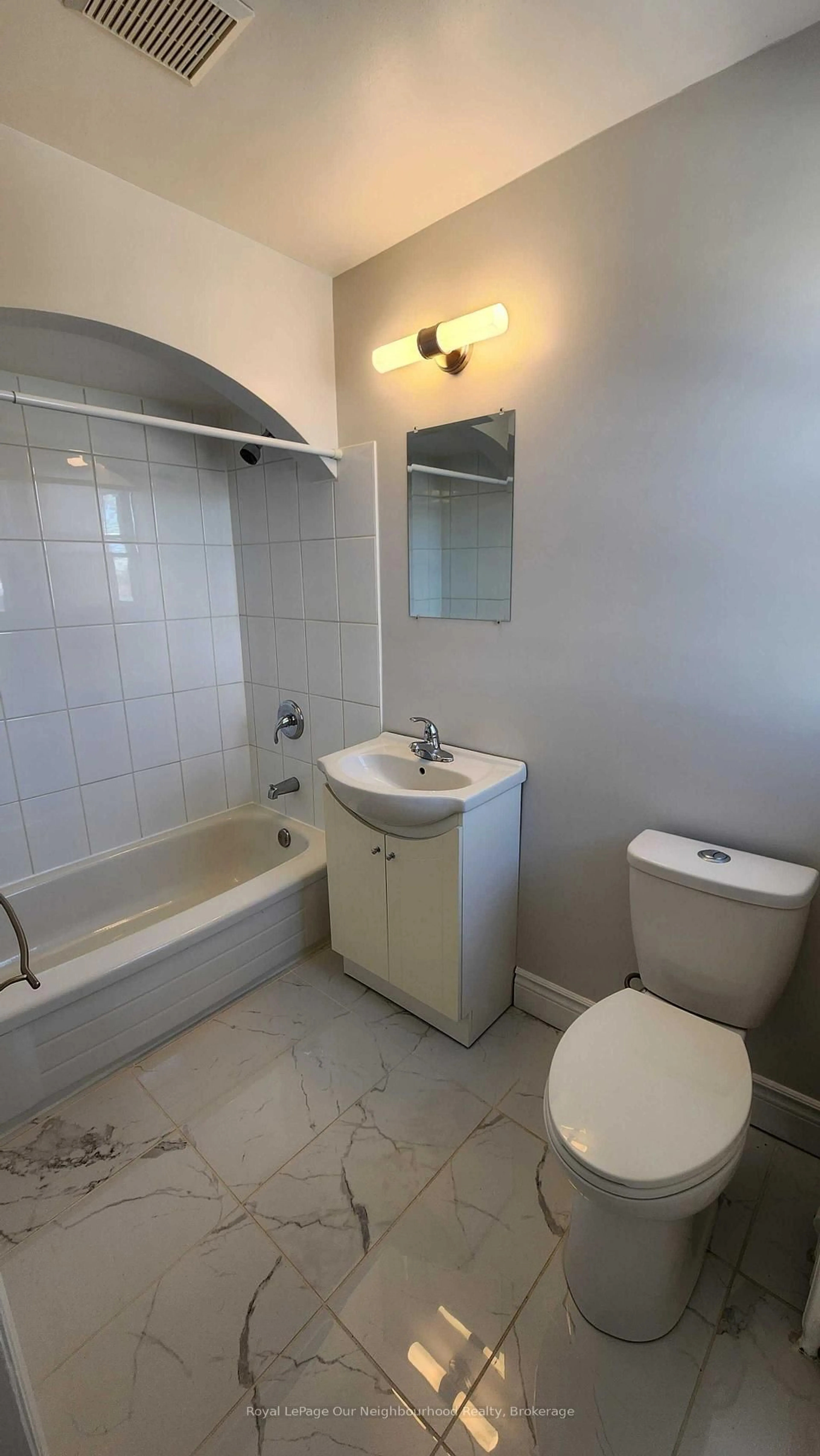 Standard bathroom, unknown for 642 Bolivar St, Peterborough Ontario K9J 4S2