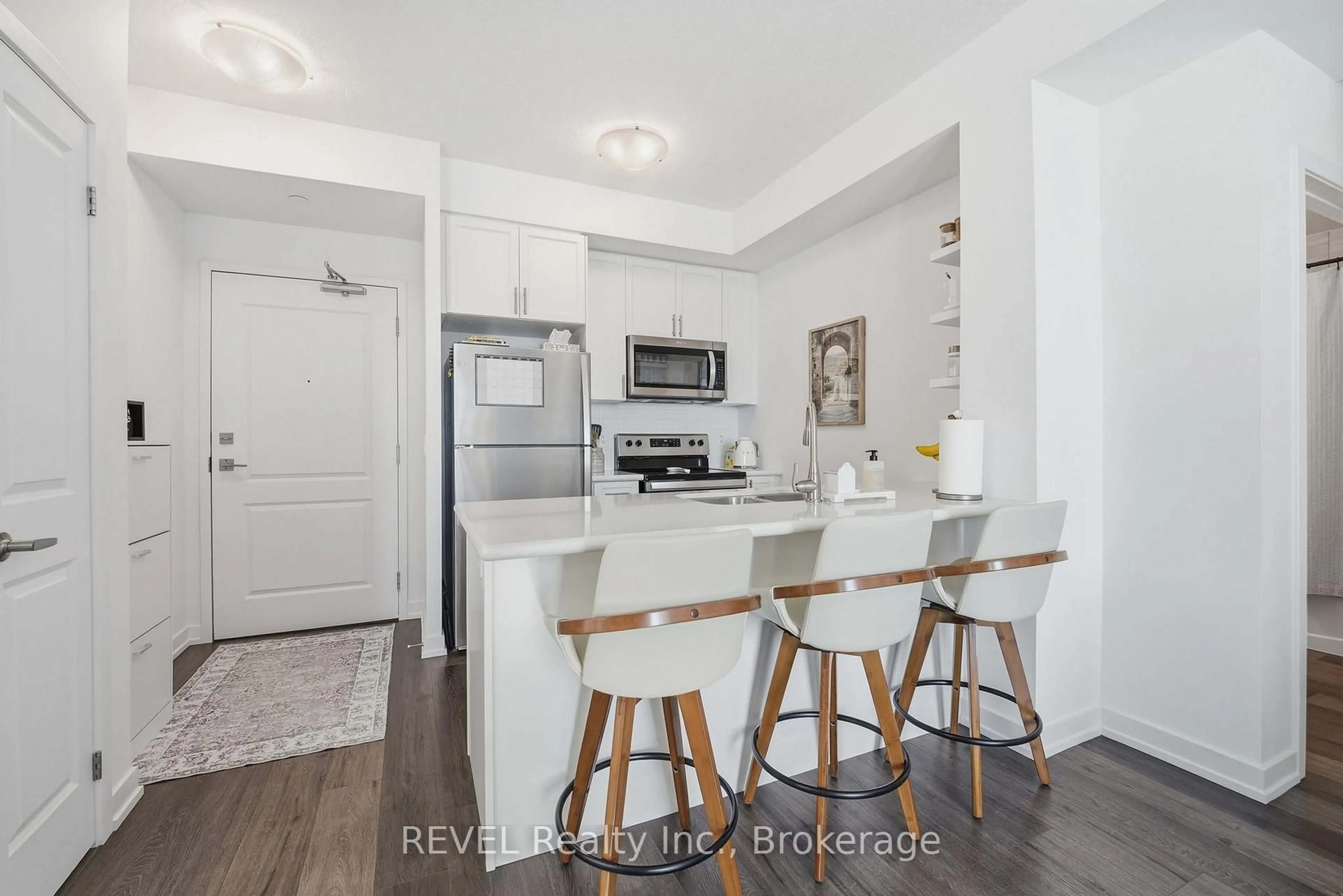 Open concept kitchen, unknown for 5055 Greenlane Rd #333, Lincoln Ontario L3J 2J3