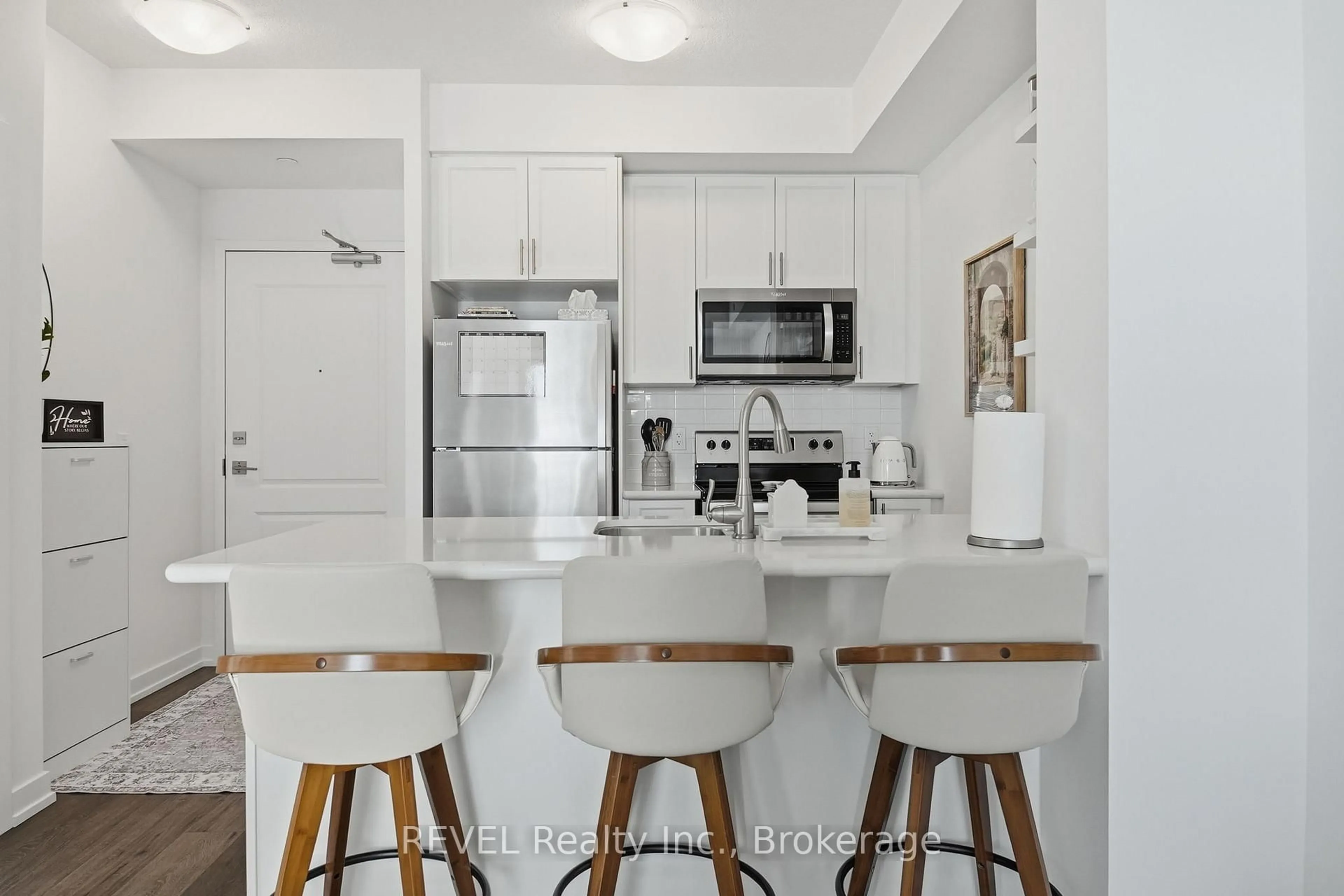 Open concept kitchen, ceramic/tile floor for 5055 Greenlane Rd #333, Lincoln Ontario L3J 2J3