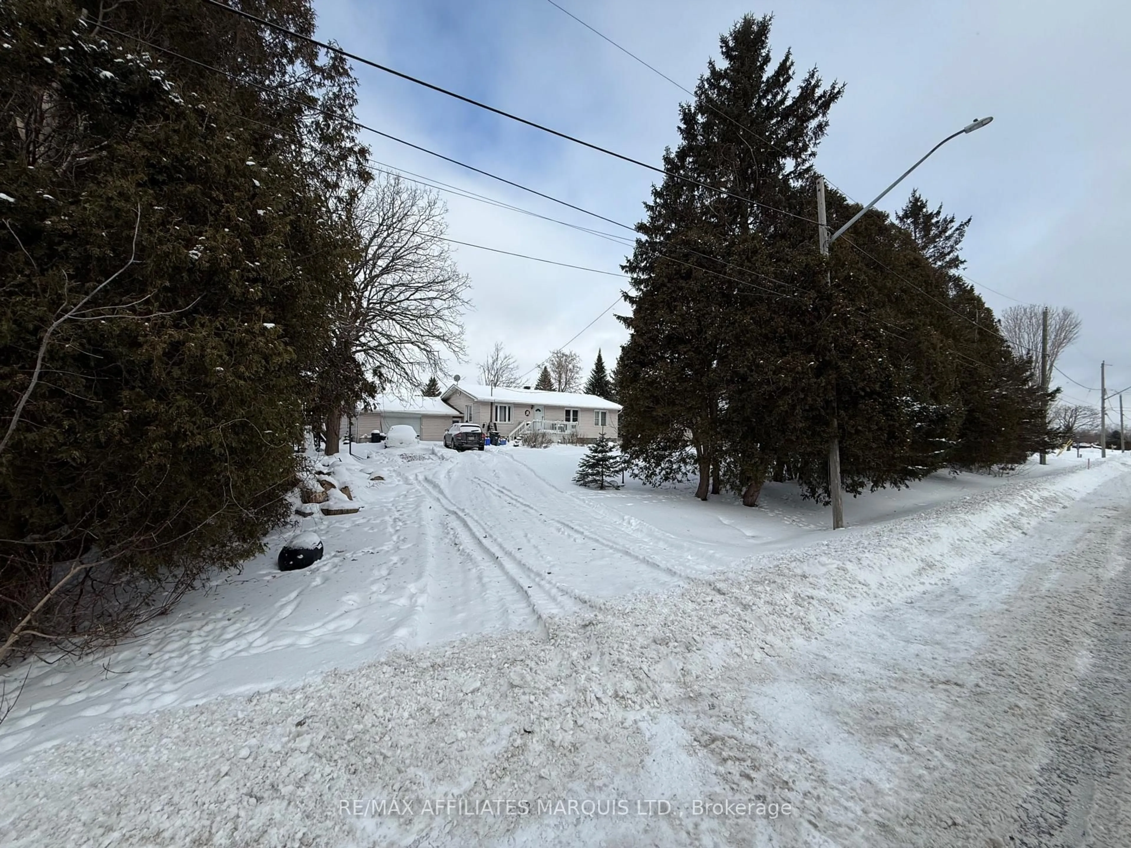 A pic from outside/outdoor area/front of a property/back of a property/a pic from drone, street for 18221 Rene St, South Glengarry Ontario K0C 2J0