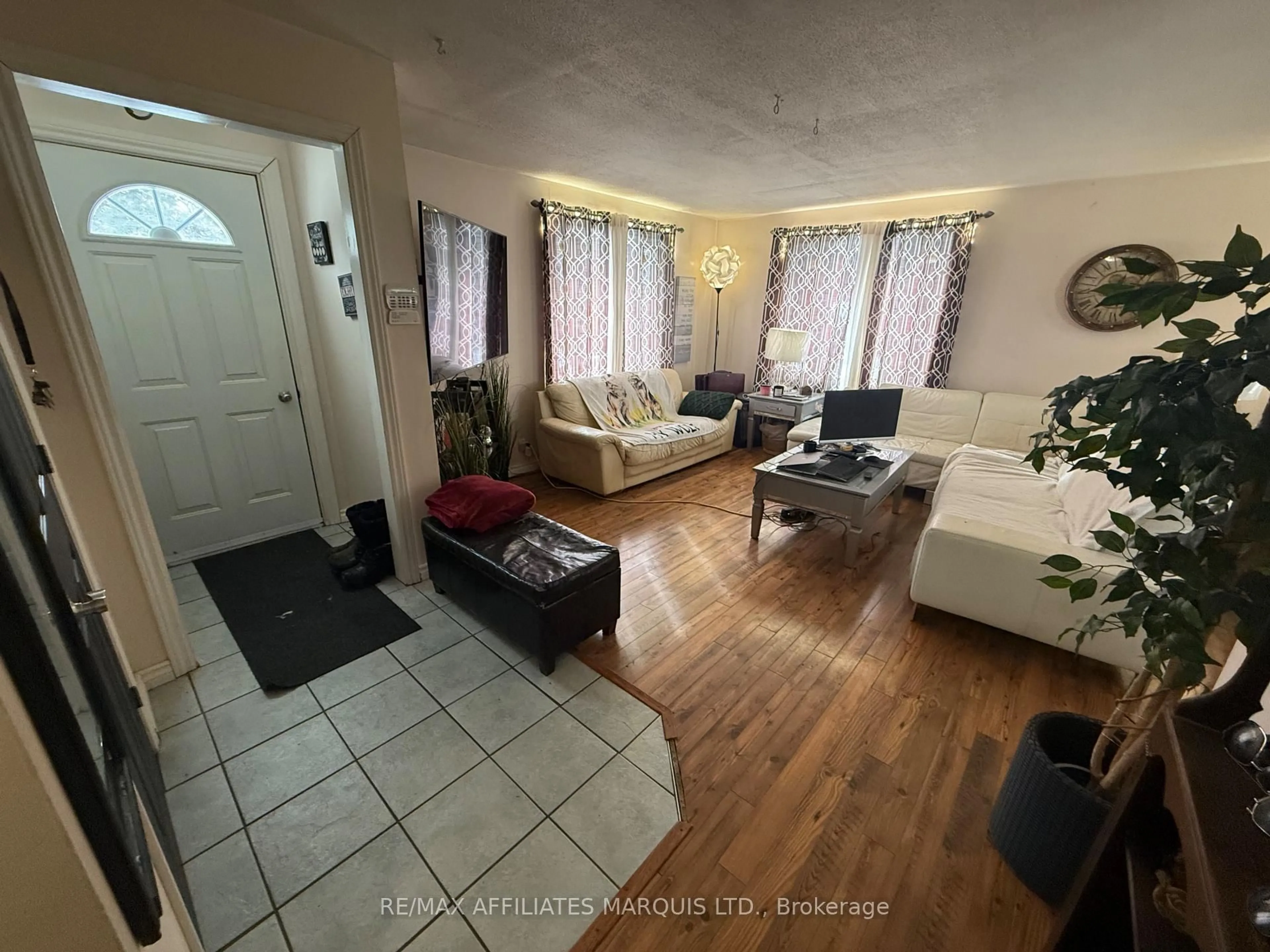 Living room with furniture, unknown for 18221 Rene St, South Glengarry Ontario K0C 2J0