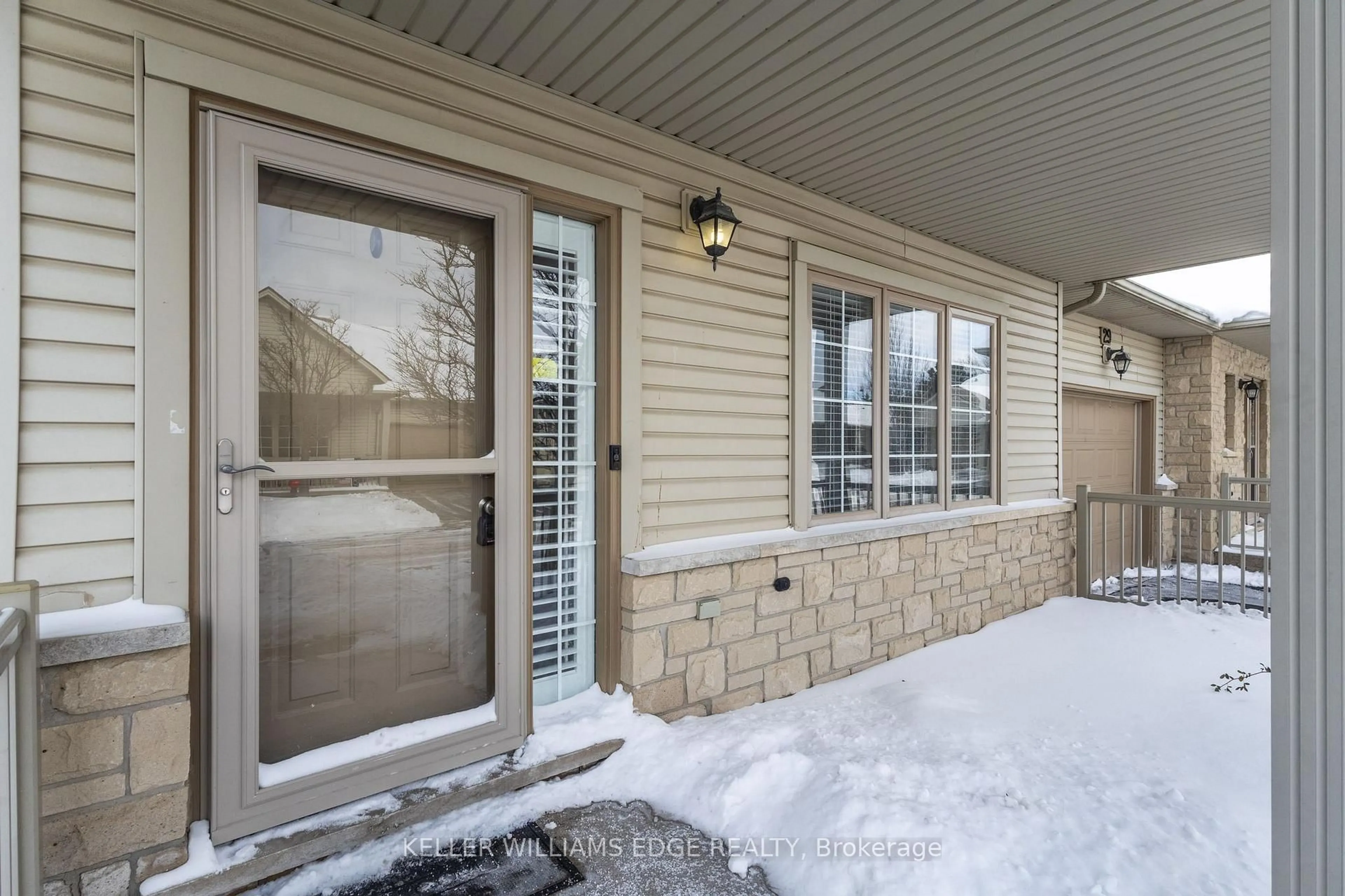 Indoor entryway for 130 Southbrook Dr #30, Hamilton Ontario L0R 1C0