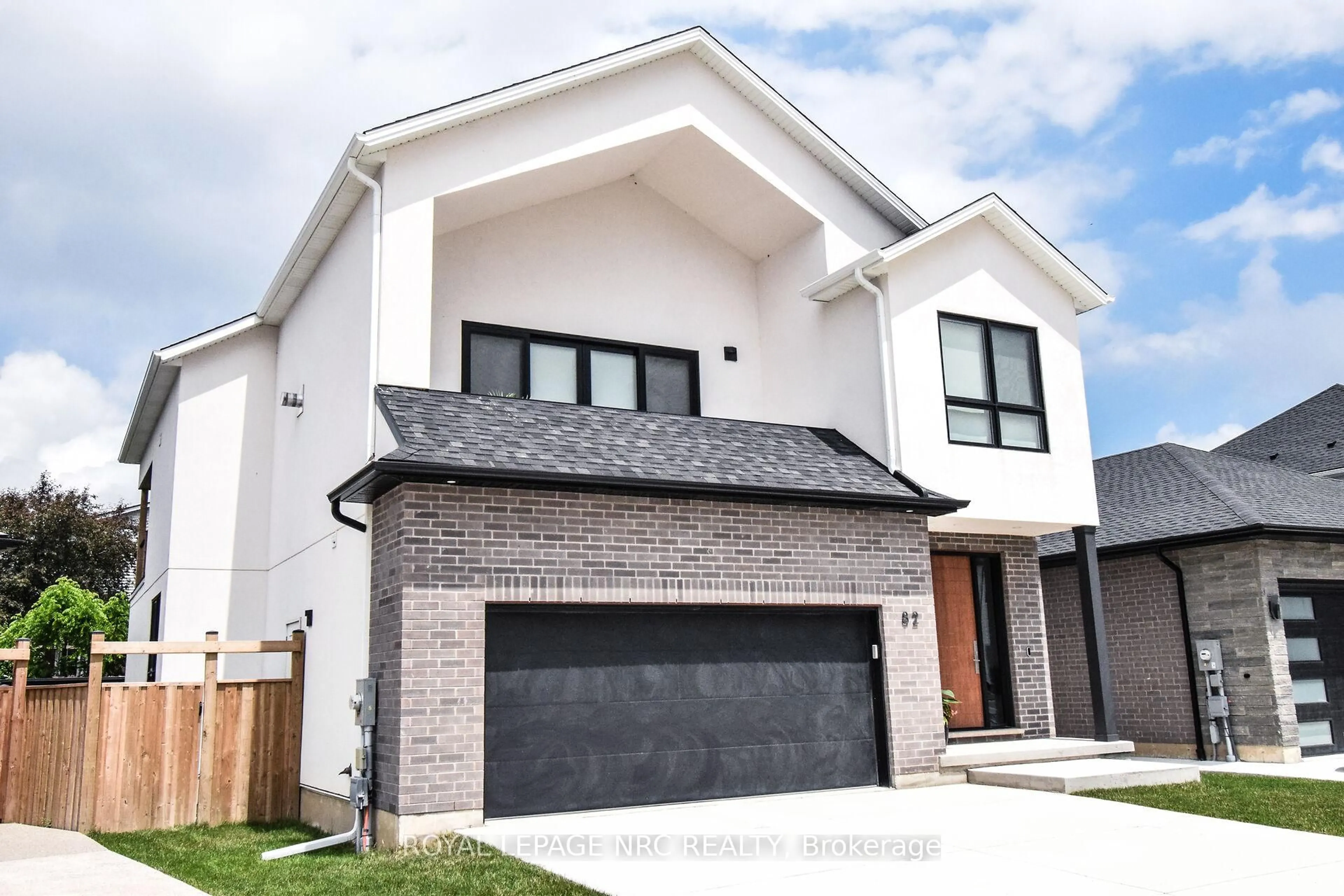 Home with brick exterior material, street for 82 IVY Cres, Thorold Ontario L2V 0J9