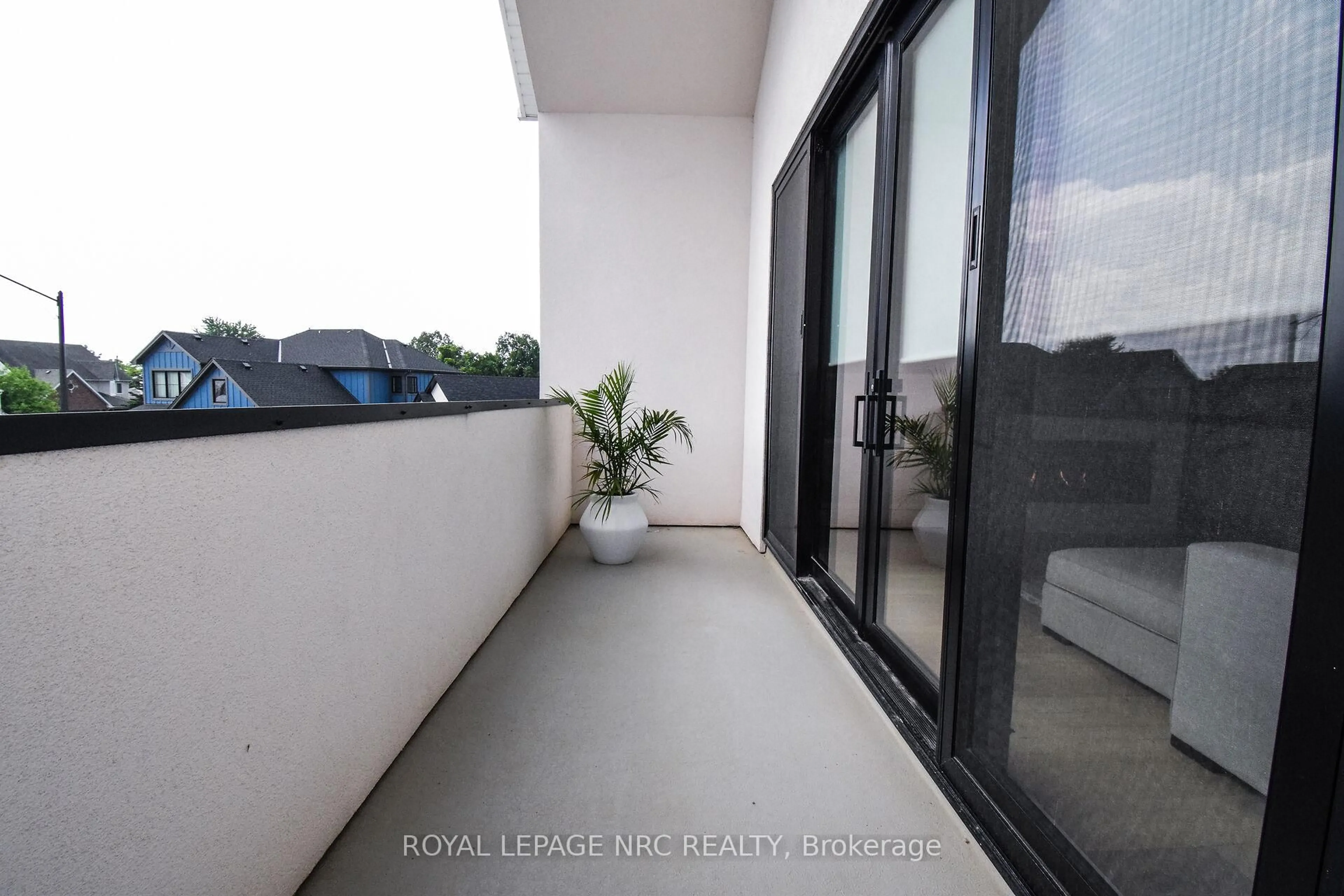 Balcony in the apartment, unknown for 82 IVY Cres, Thorold Ontario L2V 0J9