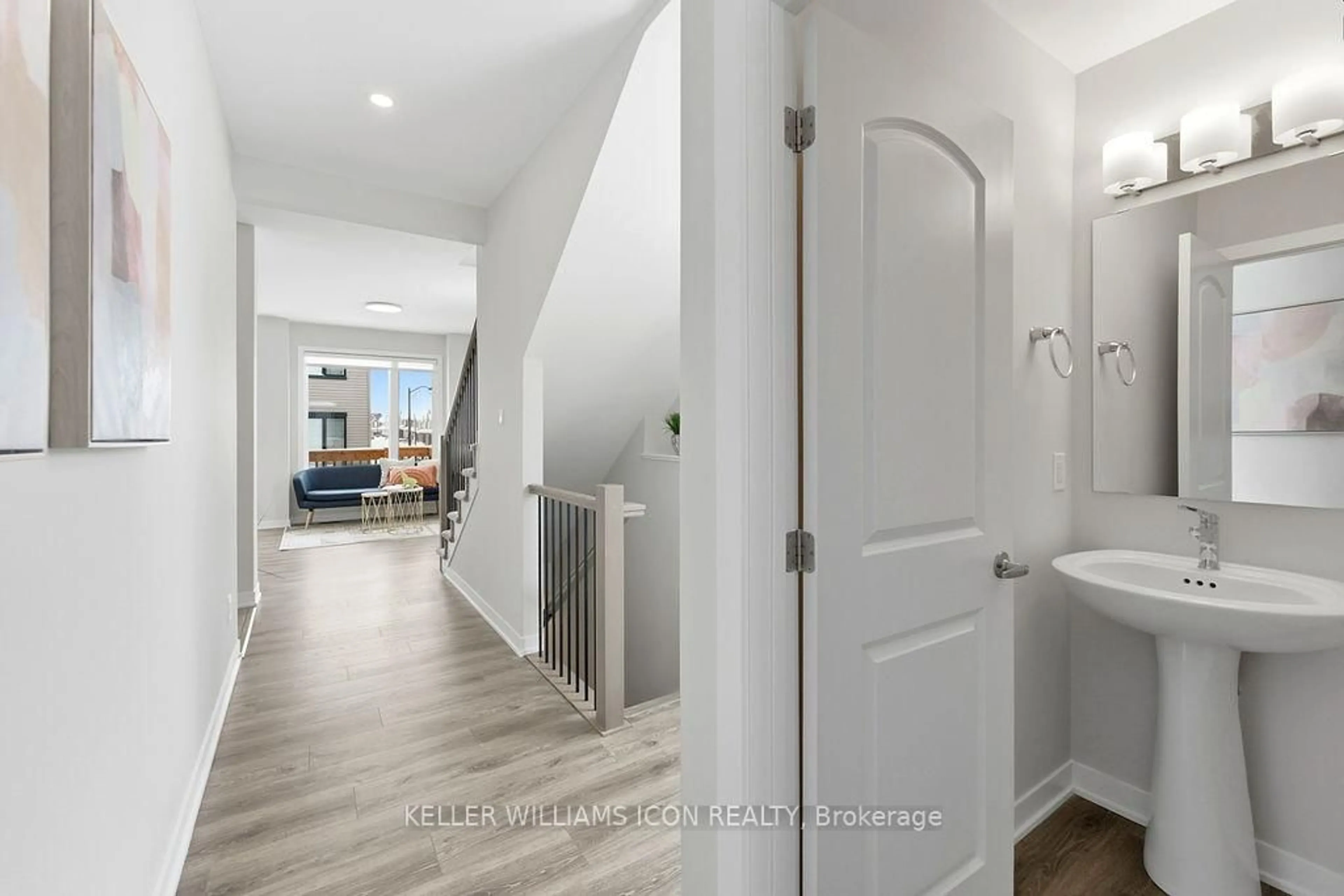 Indoor entryway for 840 Andesite Terr, Ottawa Ontario K2J 7H4