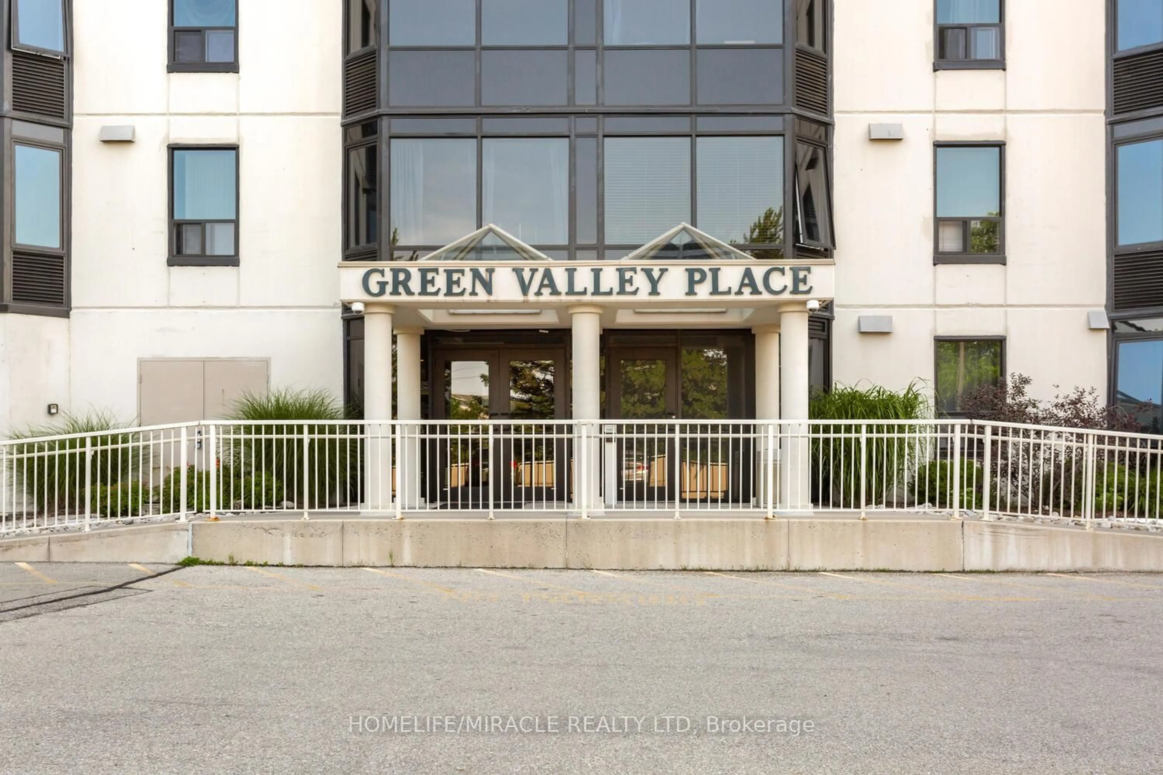 Lobby for 35 Green Valley Dr #1705, Kitchener Ontario N2P 2A5