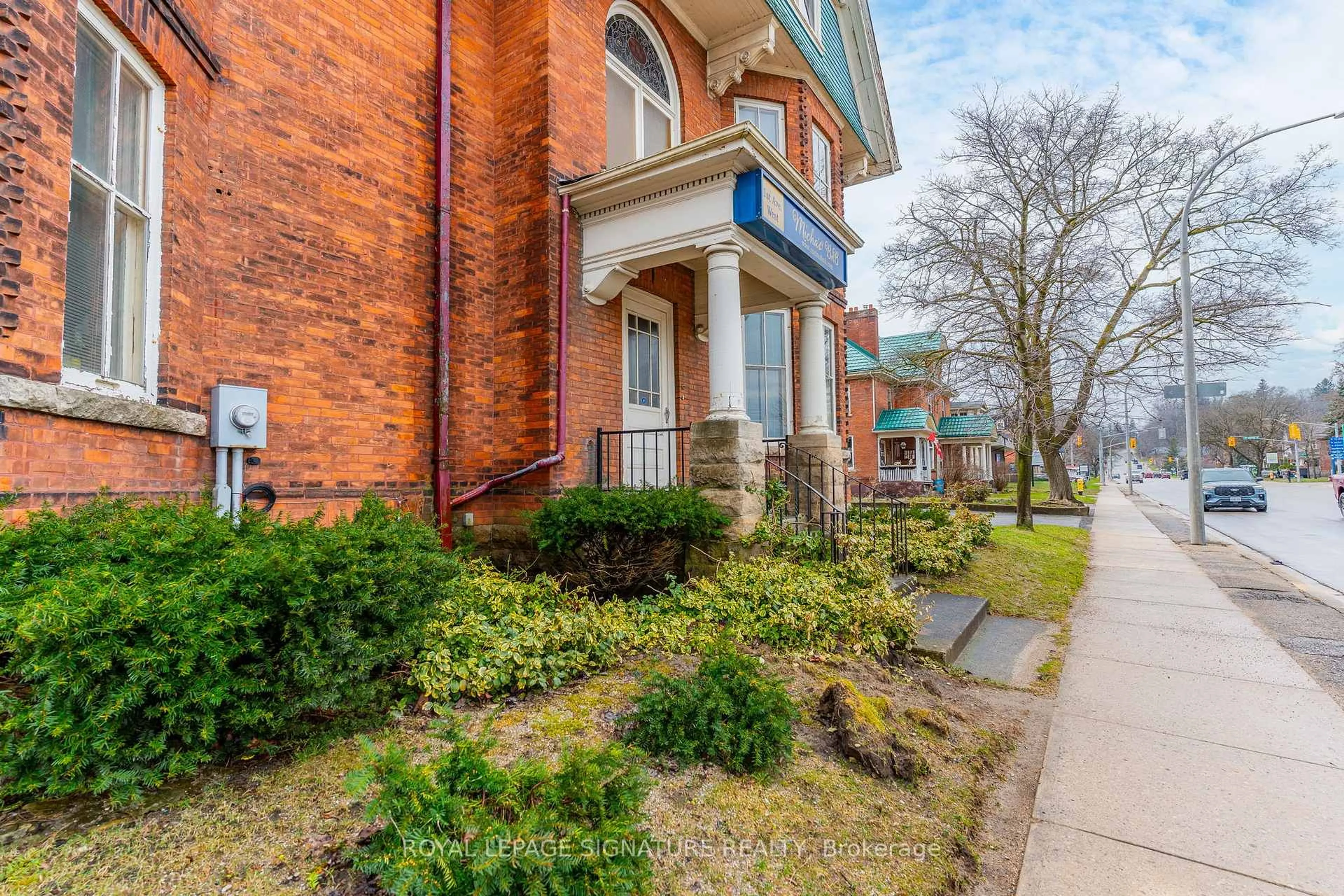 Home with brick exterior material, street for 1000 1st Ave, Owen Sound Ontario N4K 4K5