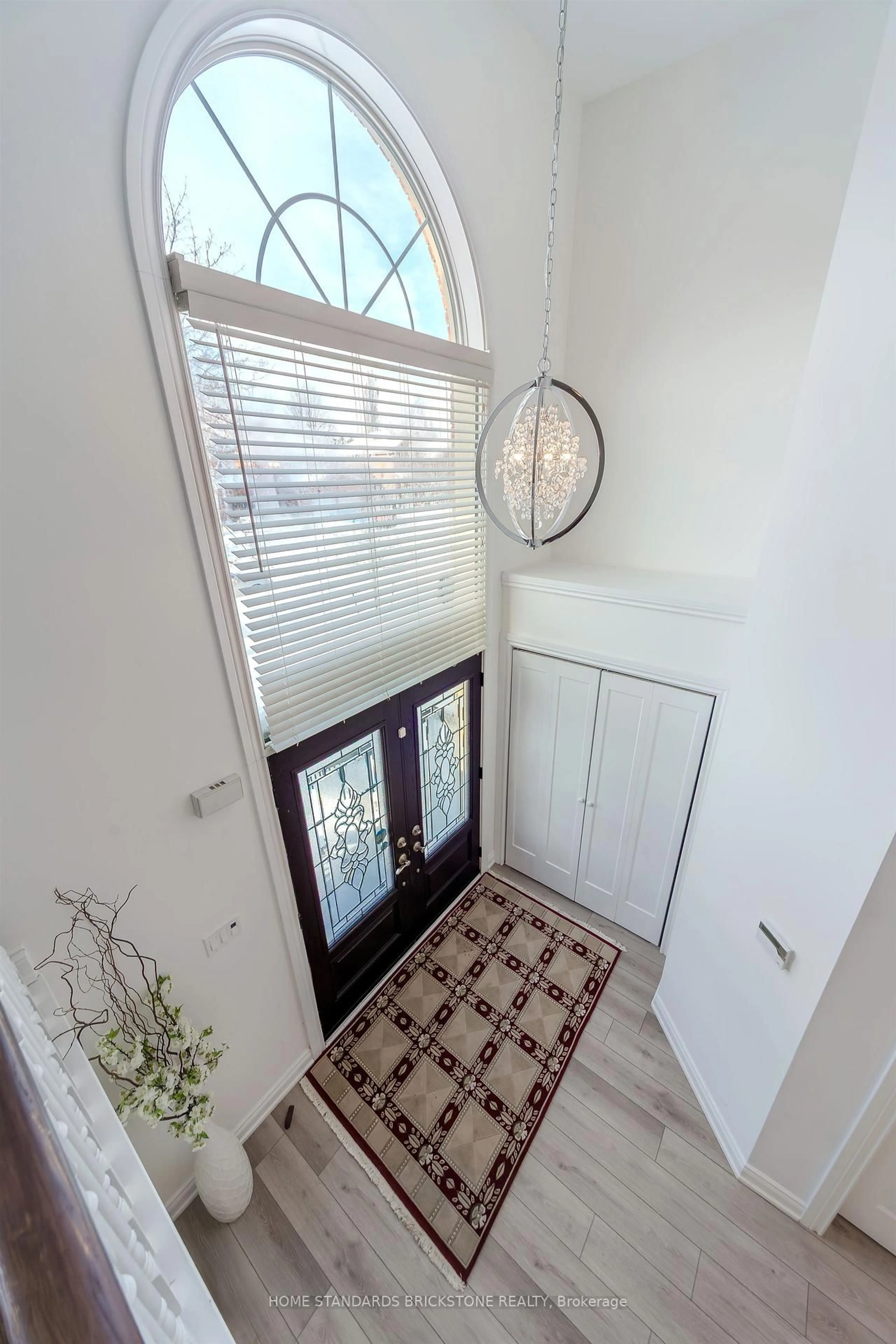 Indoor entryway for 28 Brookhurst Cres, Hamilton Ontario L0R 2H3