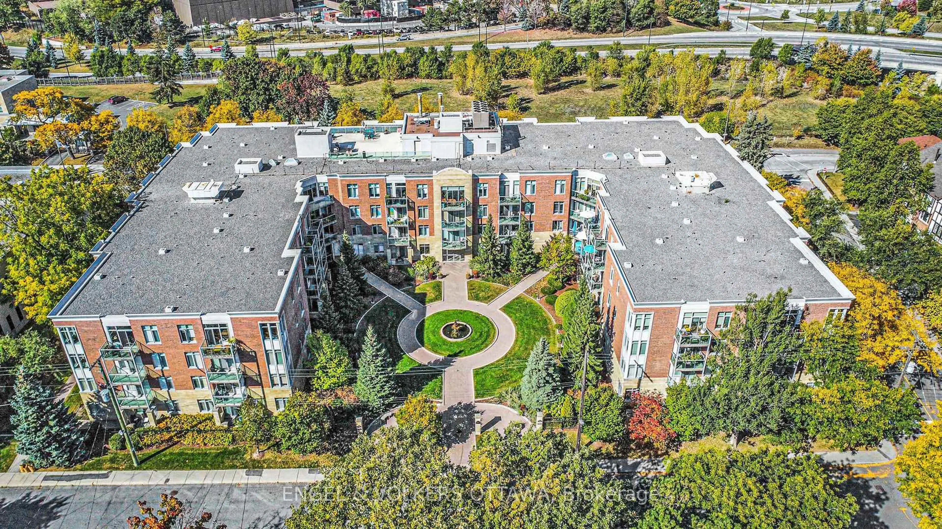 A pic from outside/outdoor area/front of a property/back of a property/a pic from drone, city buildings view from balcony for 205 Bolton St #313, Ottawa Ontario K1N 1K7