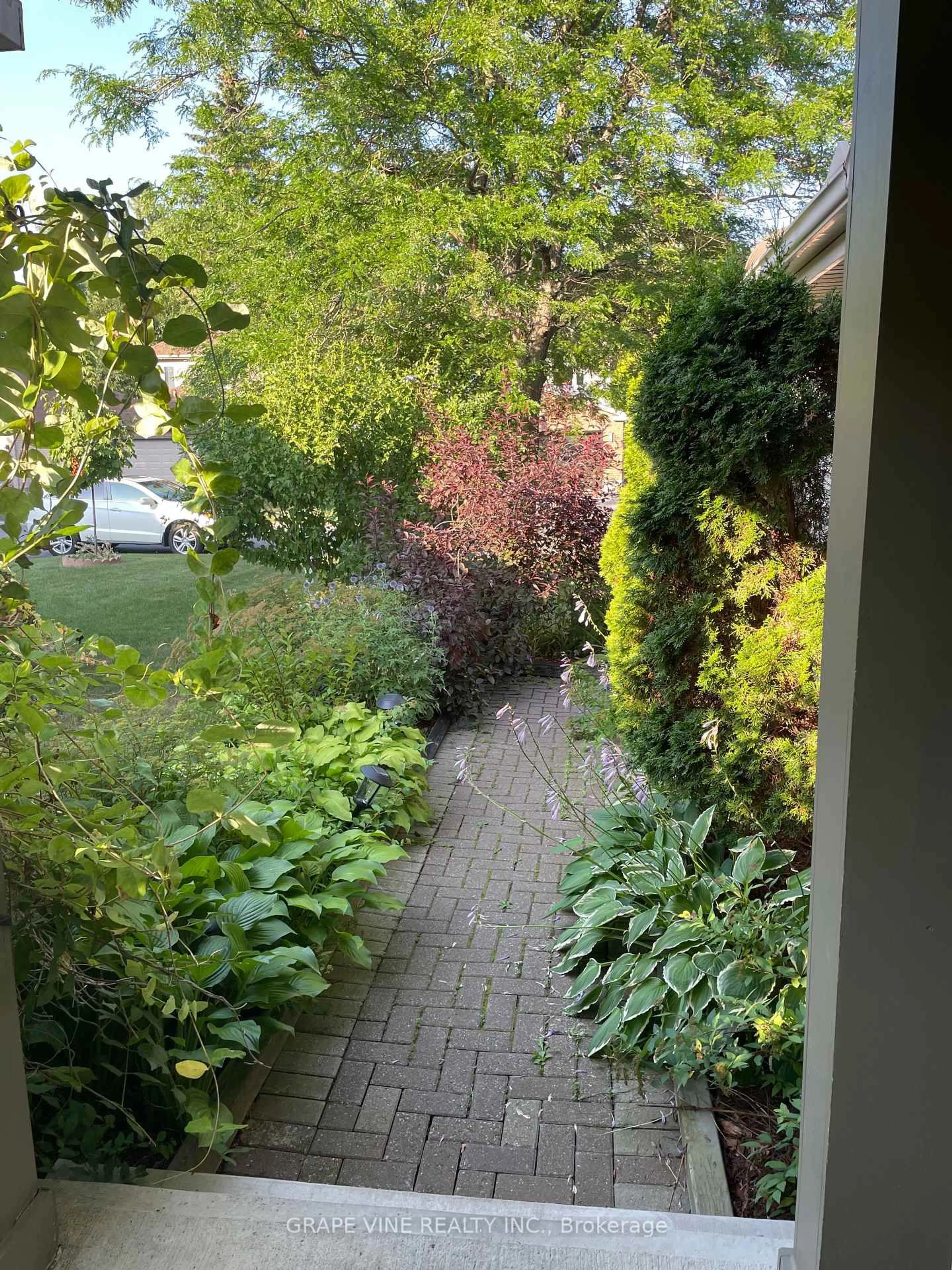 Patio, street for 130 Springcreek Cres, Ottawa Ontario K2M 2M1