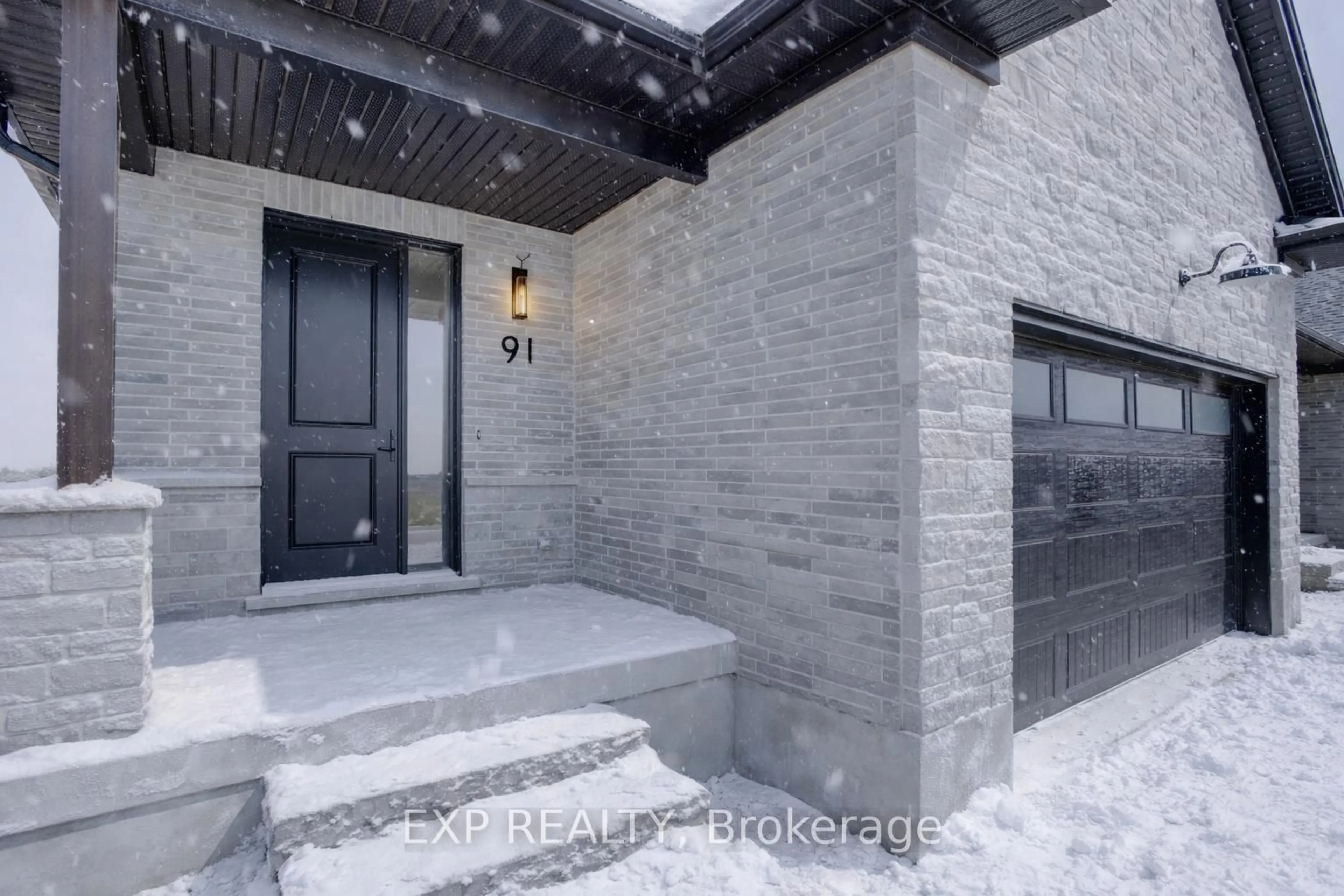 Indoor entryway for 93 Bedell Dr, Mapleton Ontario N0G 1P0
