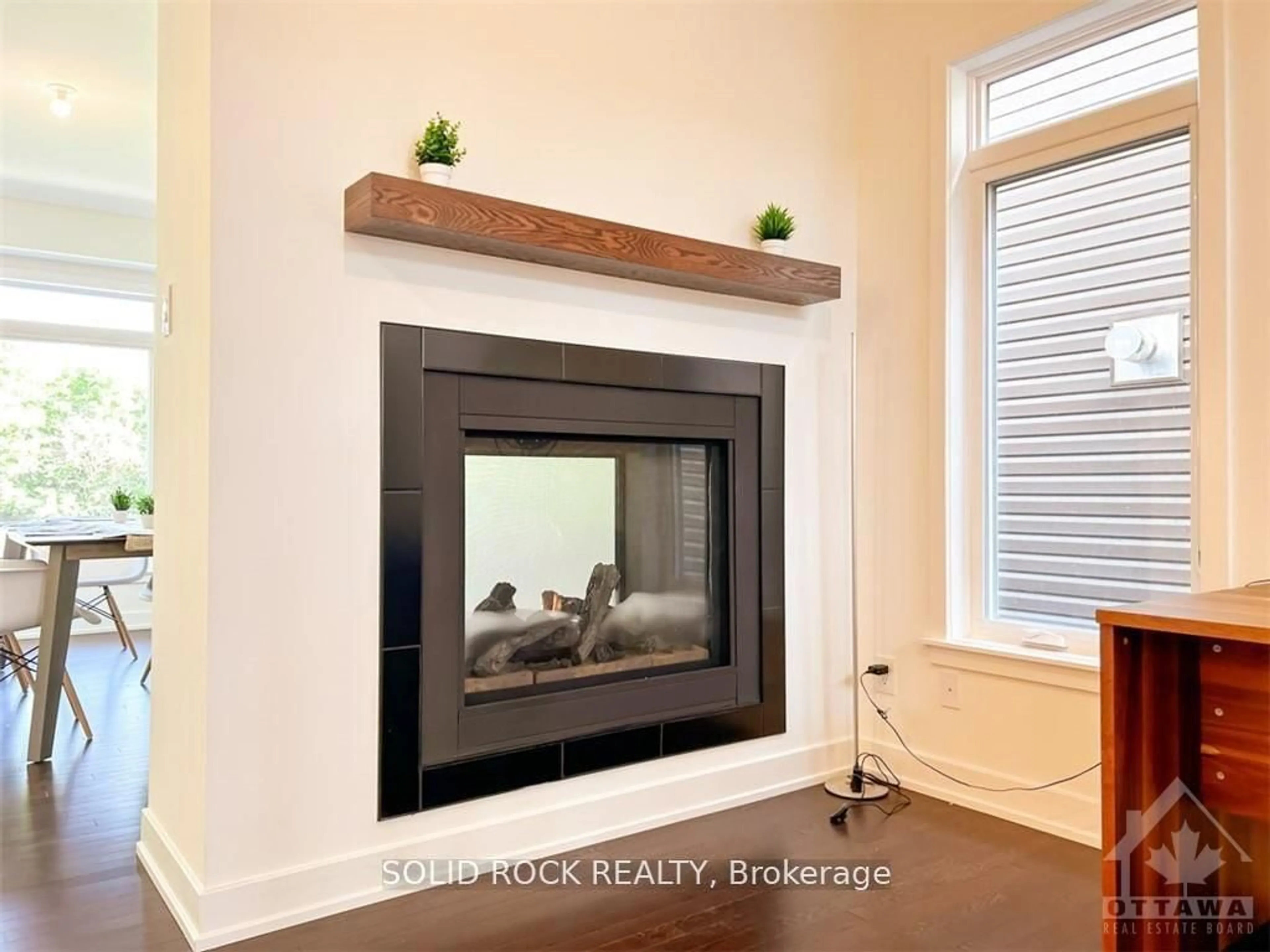 Indoor entryway for 764 OVATION Grve, Ottawa Ontario K1T 3X1