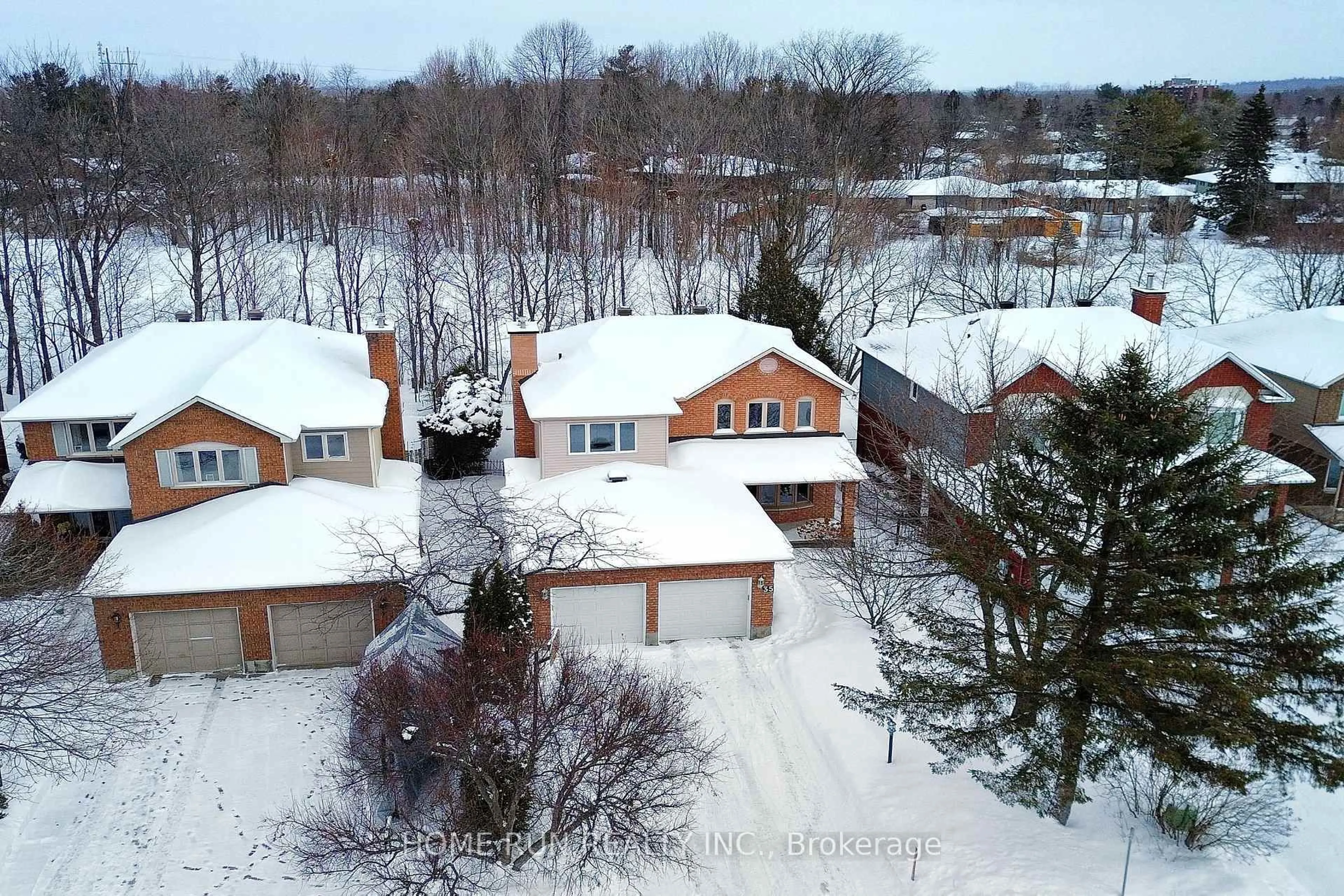 A pic from outside/outdoor area/front of a property/back of a property/a pic from drone, street for 35 Weslock Way, Ottawa Ontario K2K 2K3