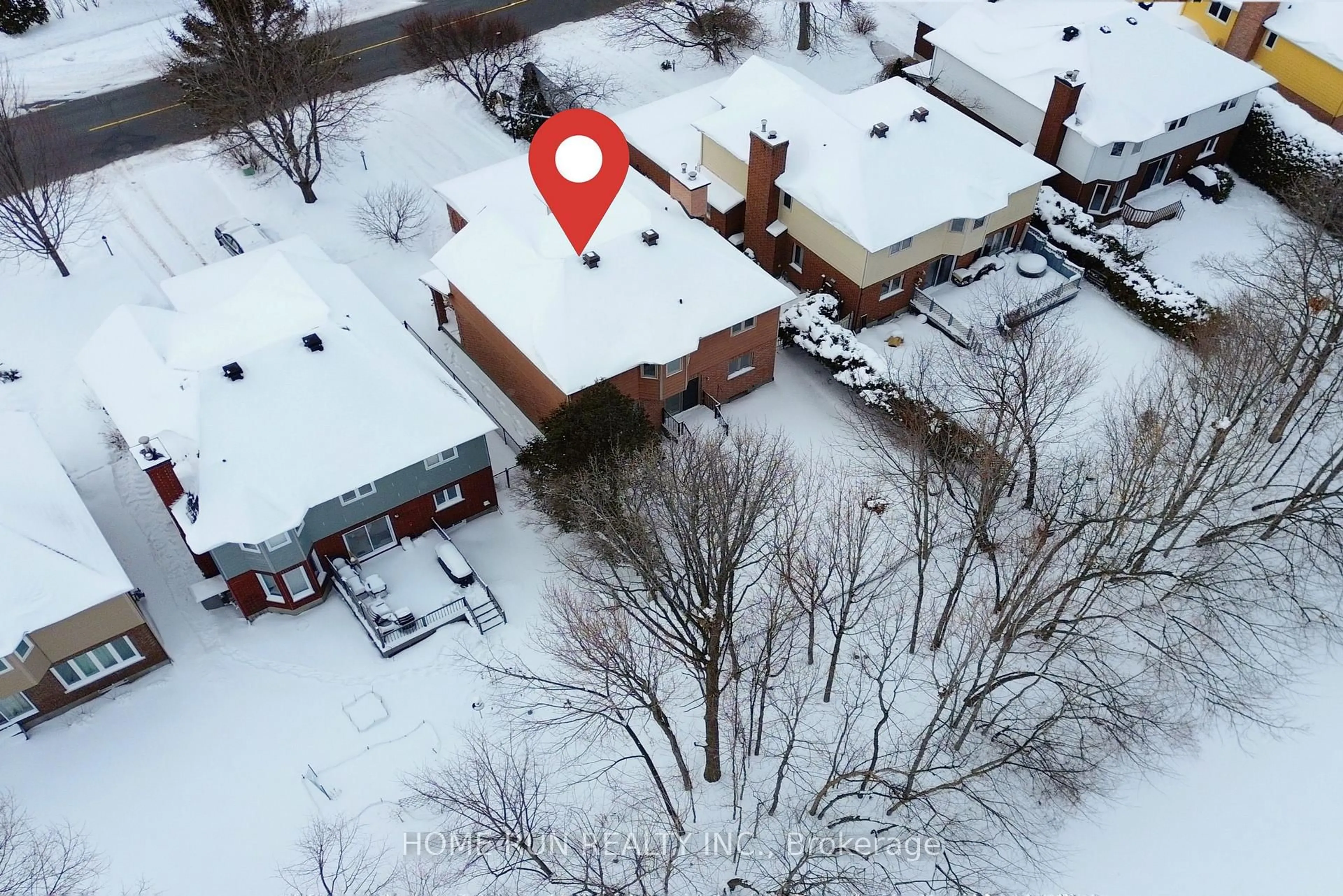 A pic from outside/outdoor area/front of a property/back of a property/a pic from drone, unknown for 35 Weslock Way, Ottawa Ontario K2K 2K3