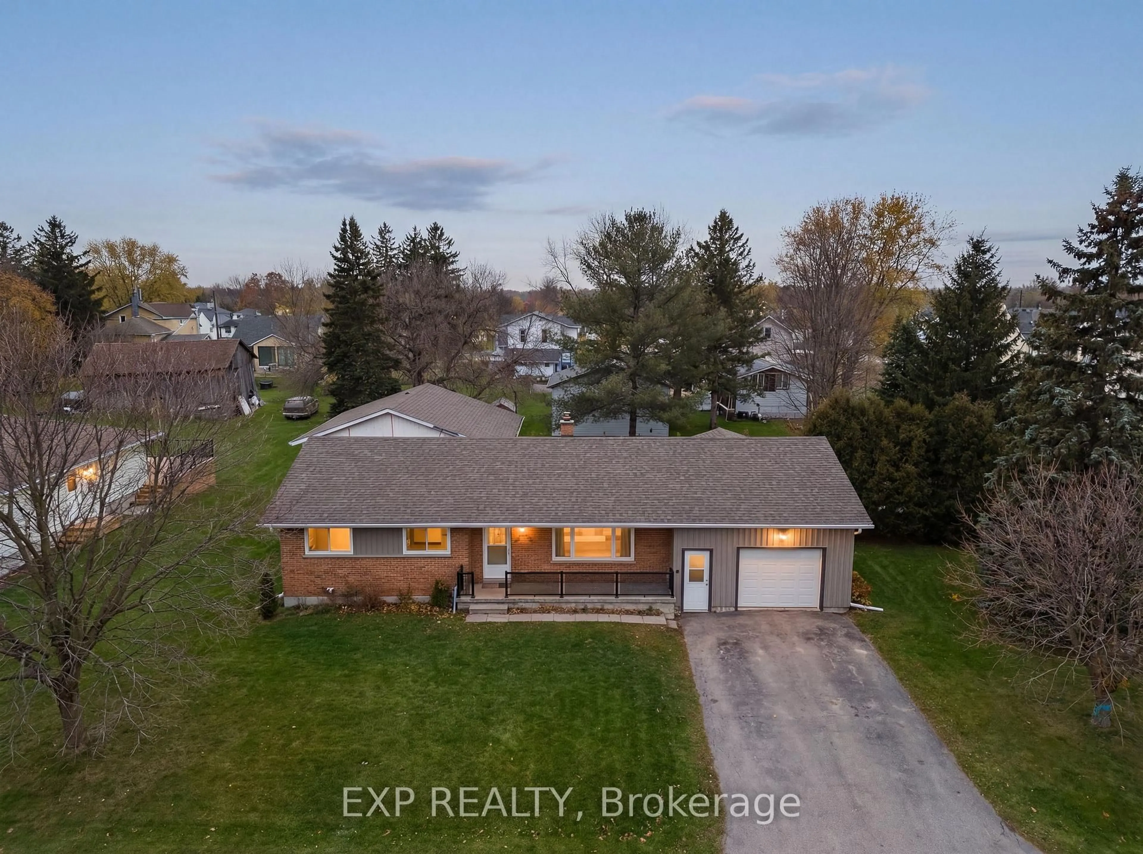 A pic from outside/outdoor area/front of a property/back of a property/a pic from drone, unknown for 1080 Henry St, Wellesley Ontario N0B 2T0