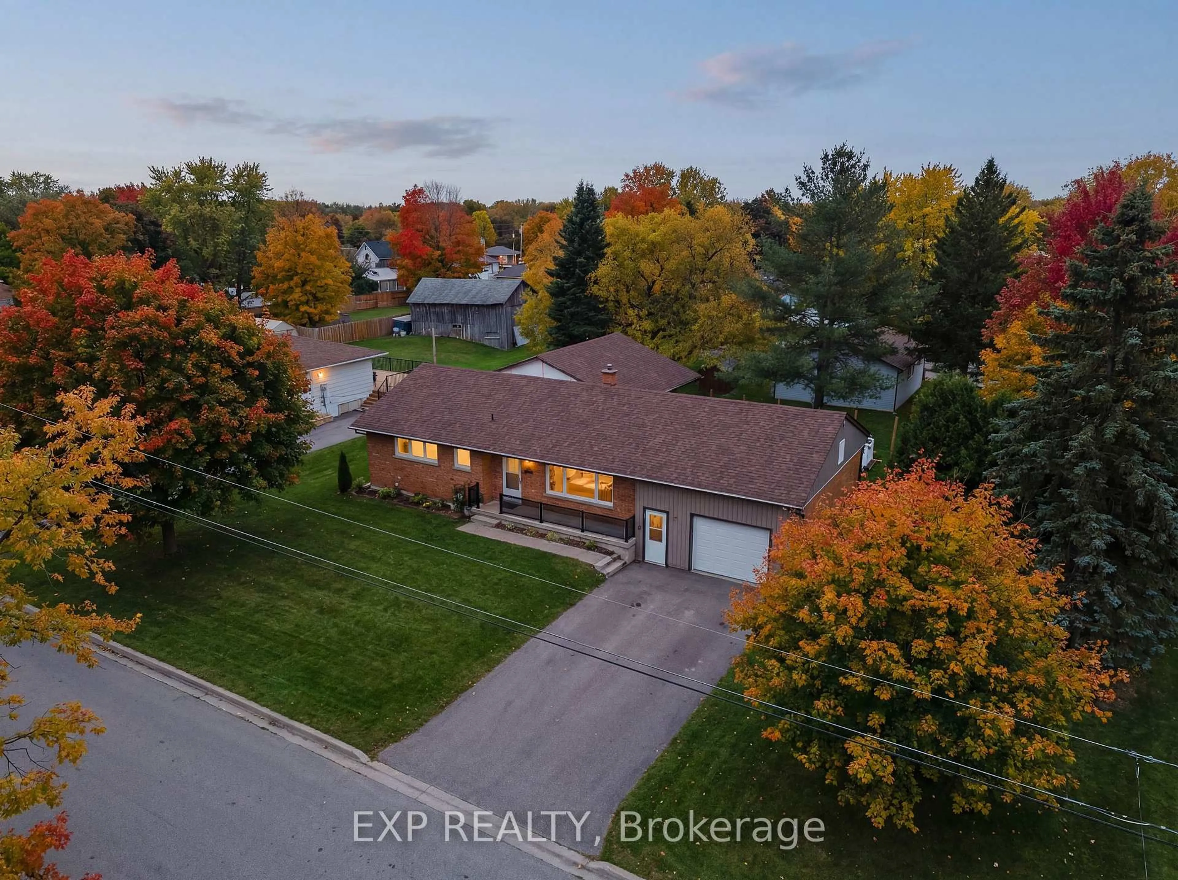 A pic from outside/outdoor area/front of a property/back of a property/a pic from drone, street for 1080 Henry St, Wellesley Ontario N0B 2T0