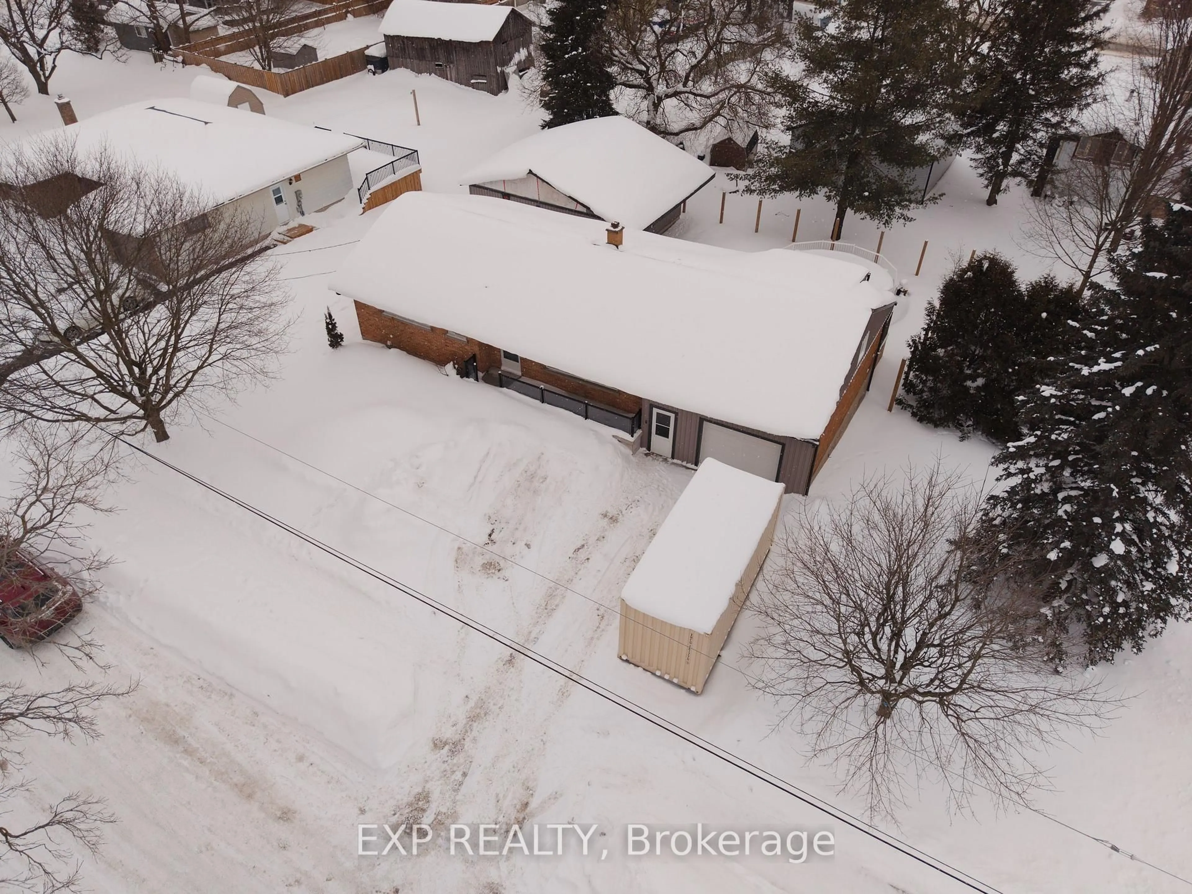 A pic from outside/outdoor area/front of a property/back of a property/a pic from drone, building for 1080 Henry St, Wellesley Ontario N0B 2T0
