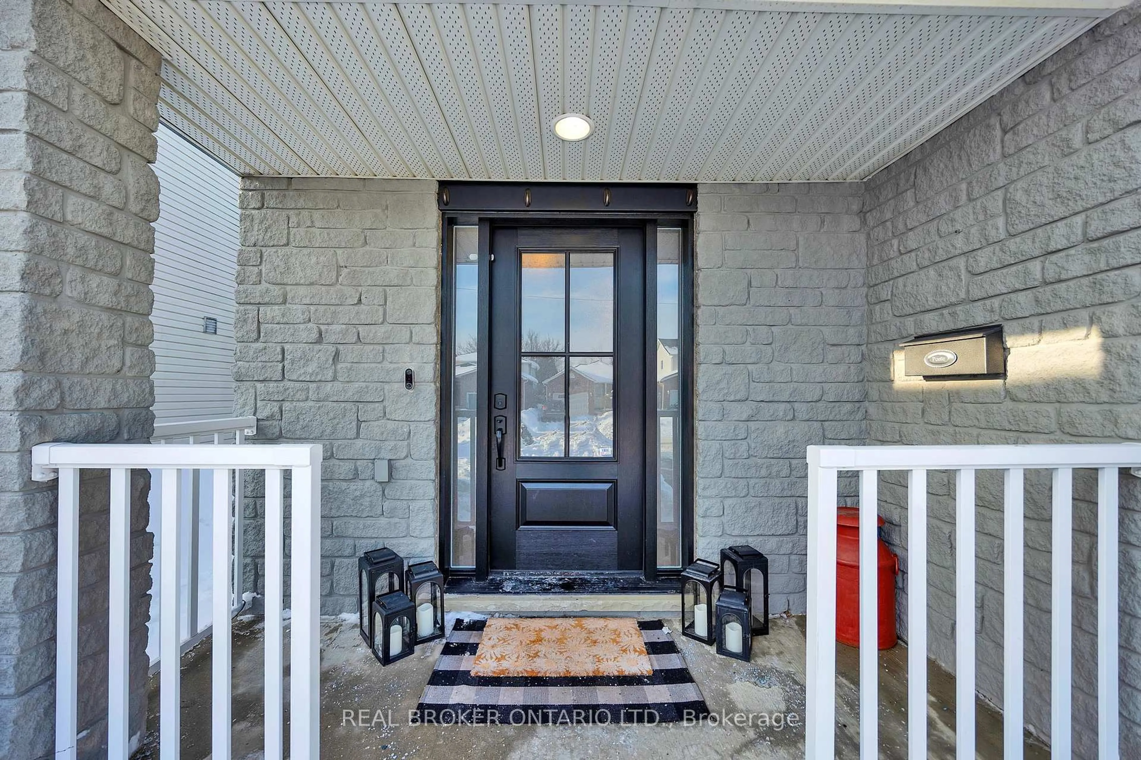 Indoor entryway for 75 Peglar Cres, Centre Wellington Ontario N1M 3T4