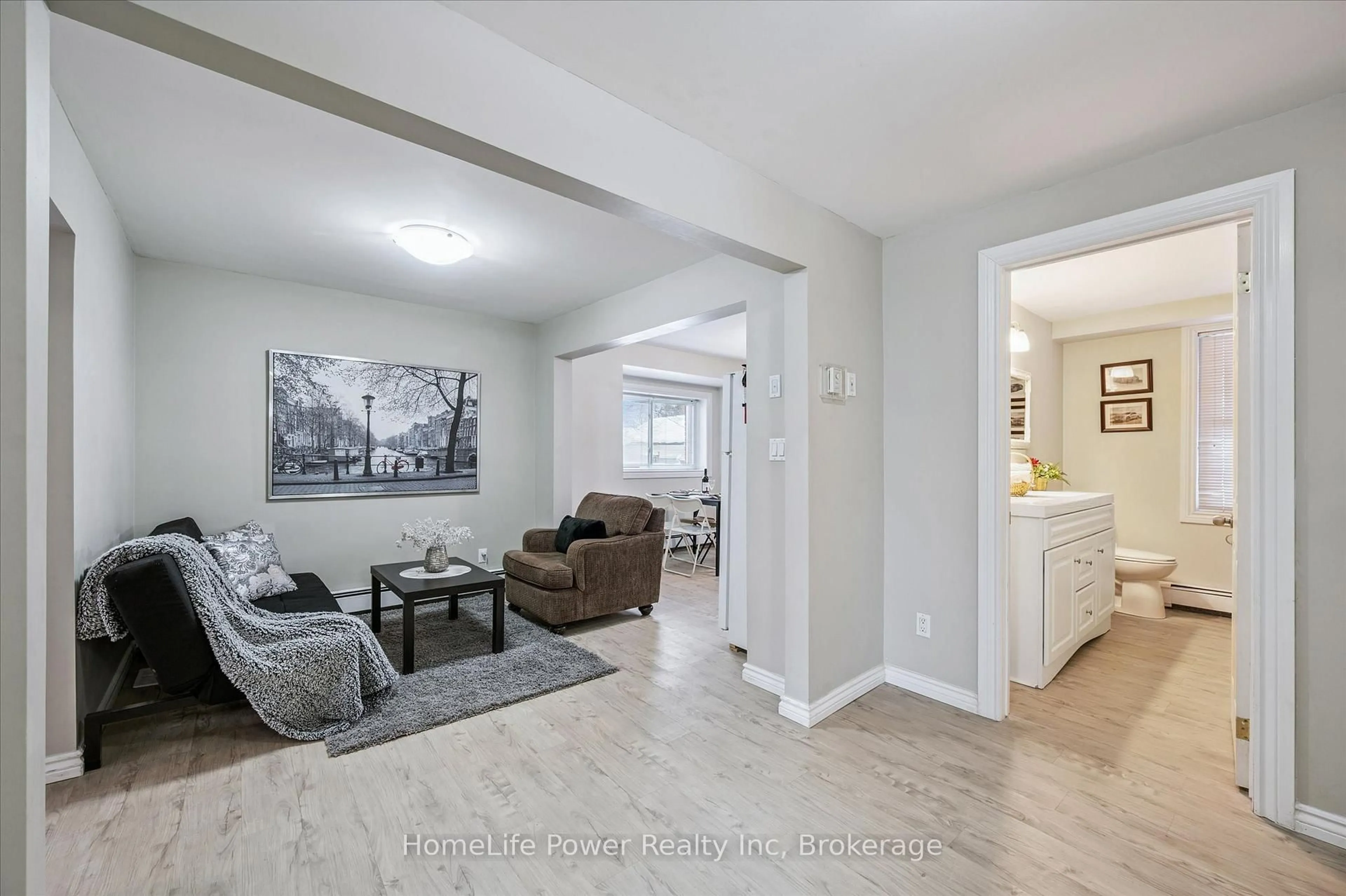 Living room with furniture, unknown for 319 Victoria St, Kitchener Ontario N2M 3A4