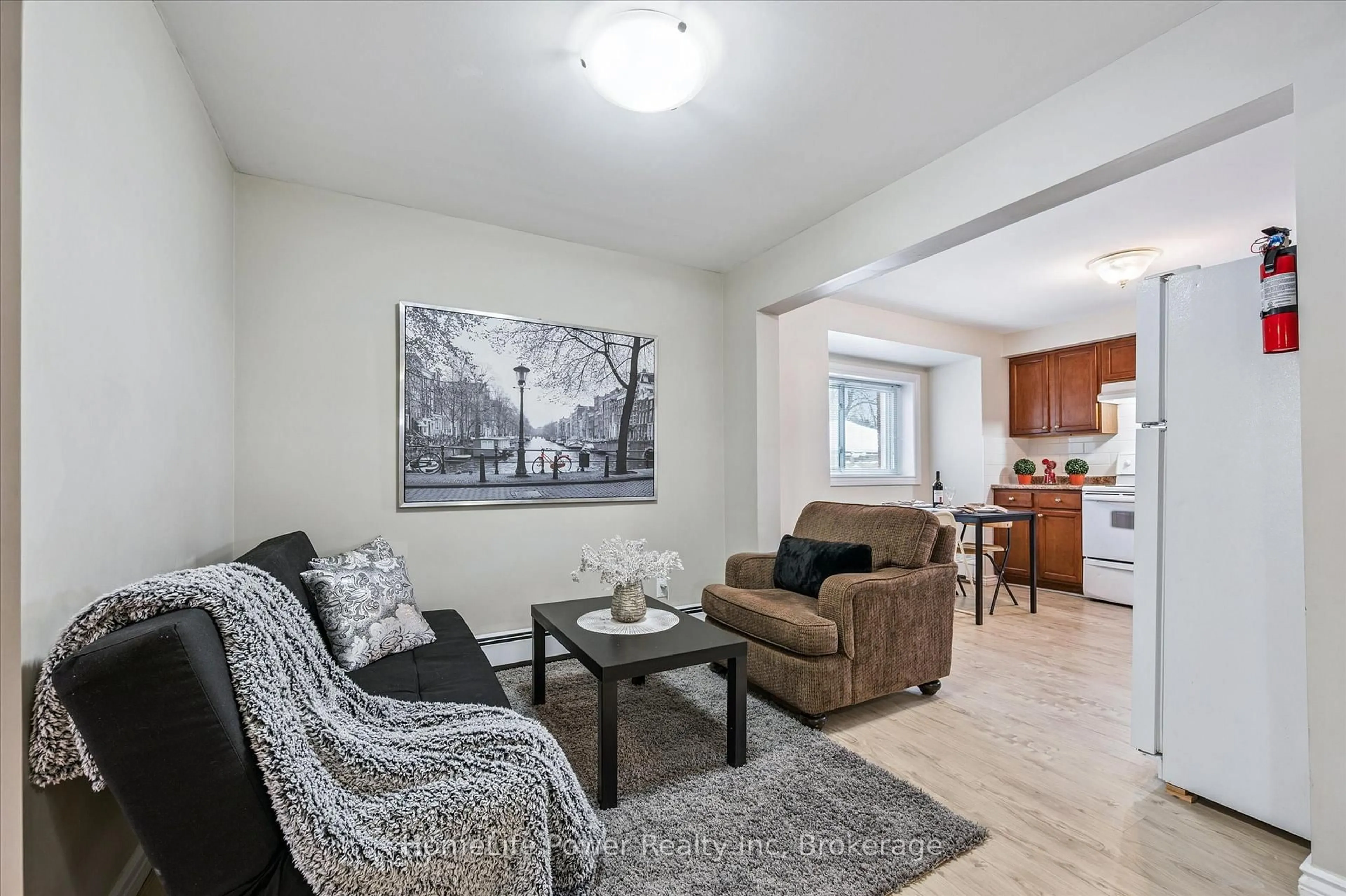 Living room with furniture, unknown for 319 Victoria St, Kitchener Ontario N2M 3A4