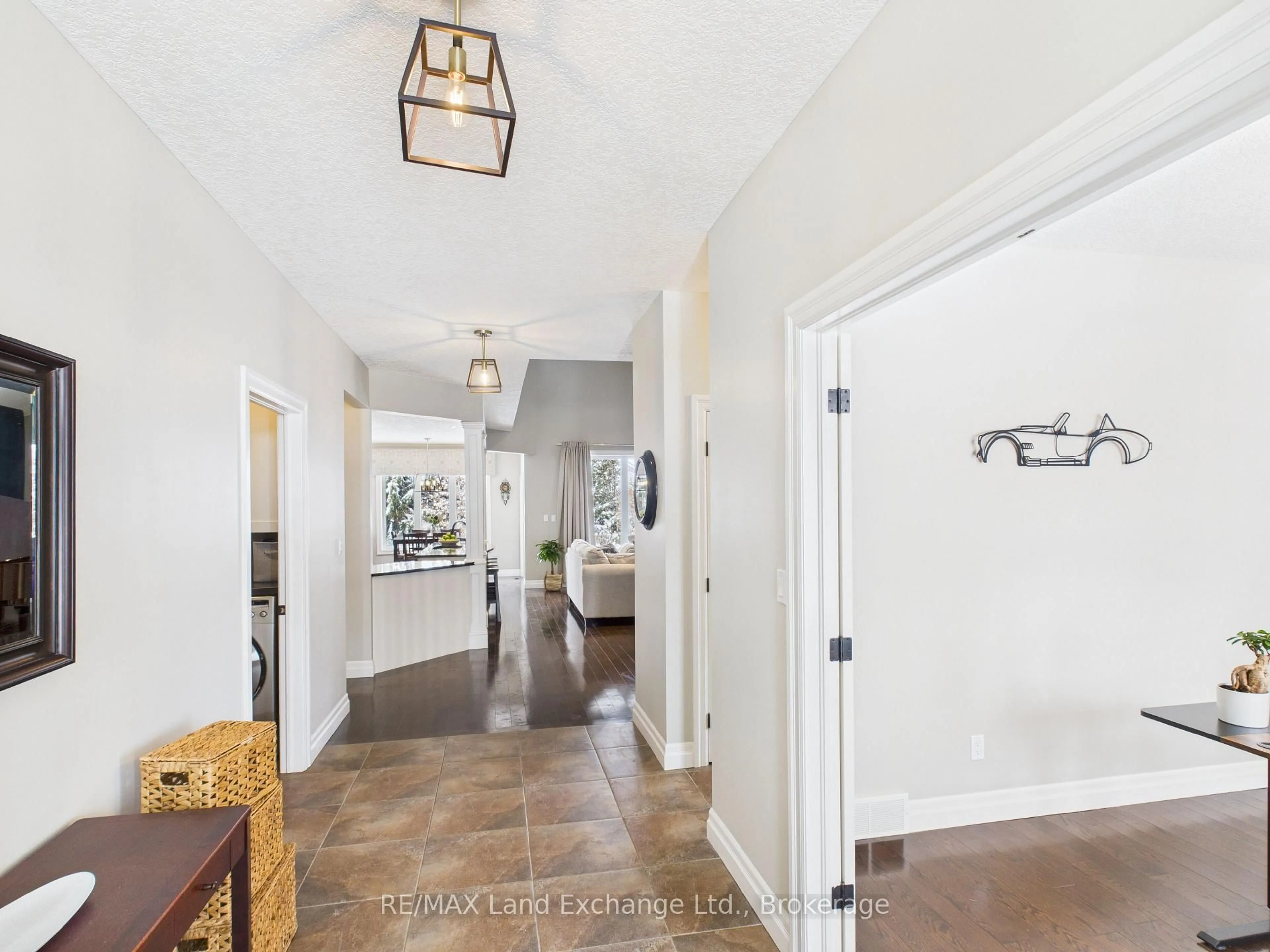 Indoor entryway for 276 Wieck Blvd, Kincardine Ontario N2Z 0A8