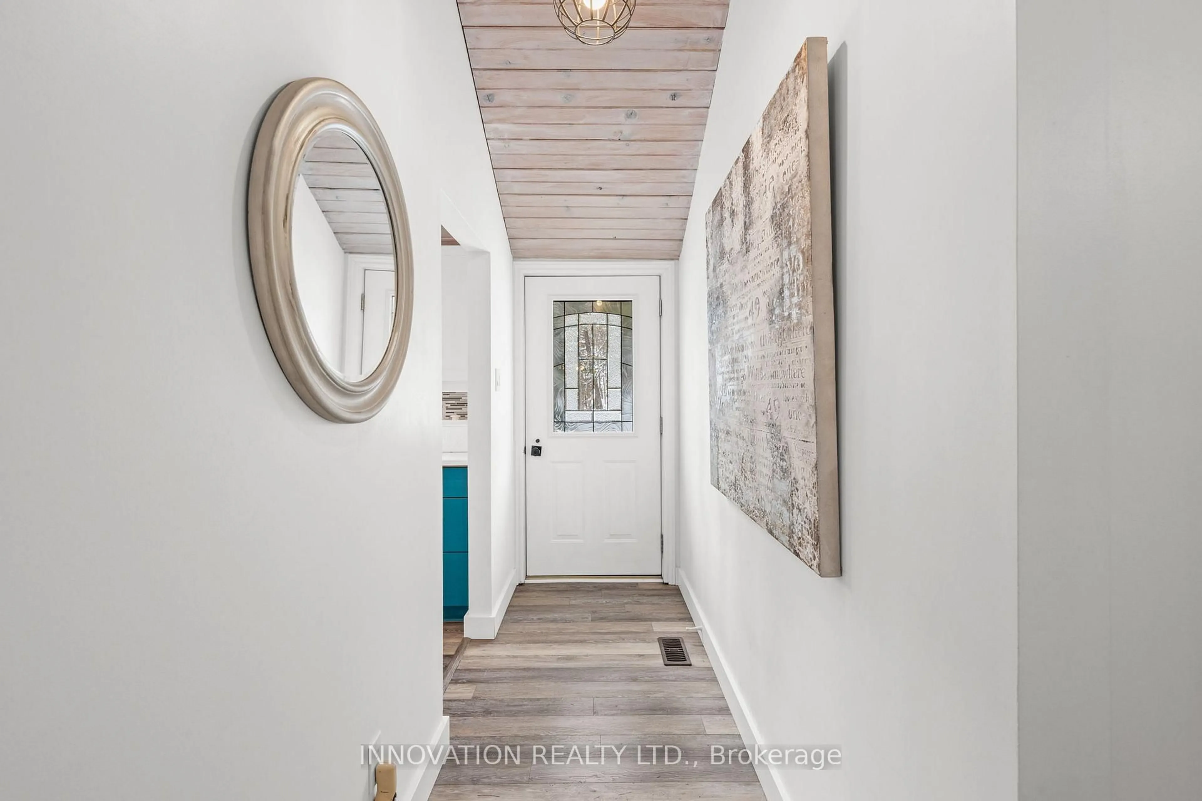 Indoor entryway for 5708 Canon Smith Dr, Fitzroy Harbour Ontario K0A 1X0