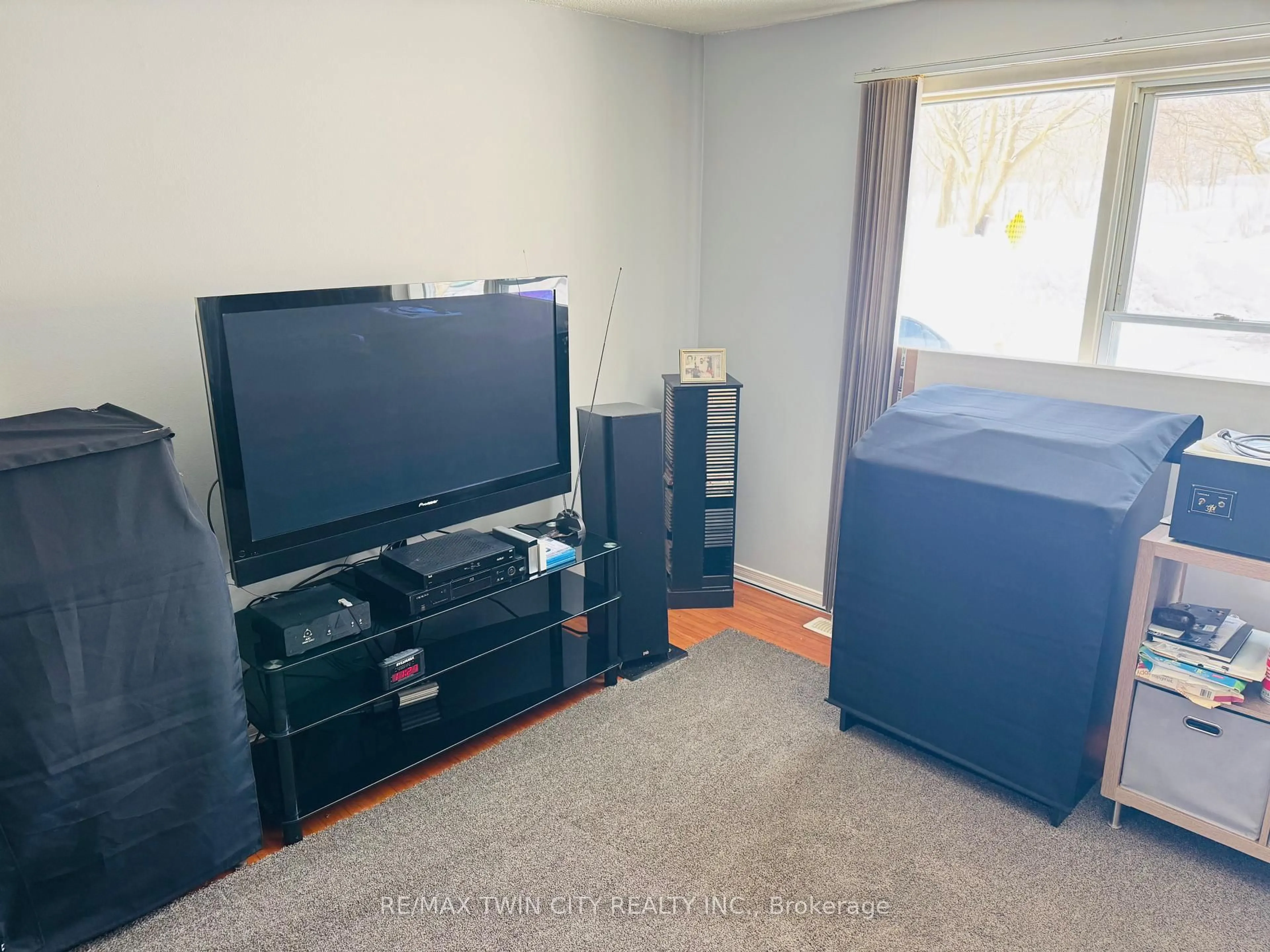 A pic of a room for 85 Elm St, Norfolk Ontario N3Y 3B7