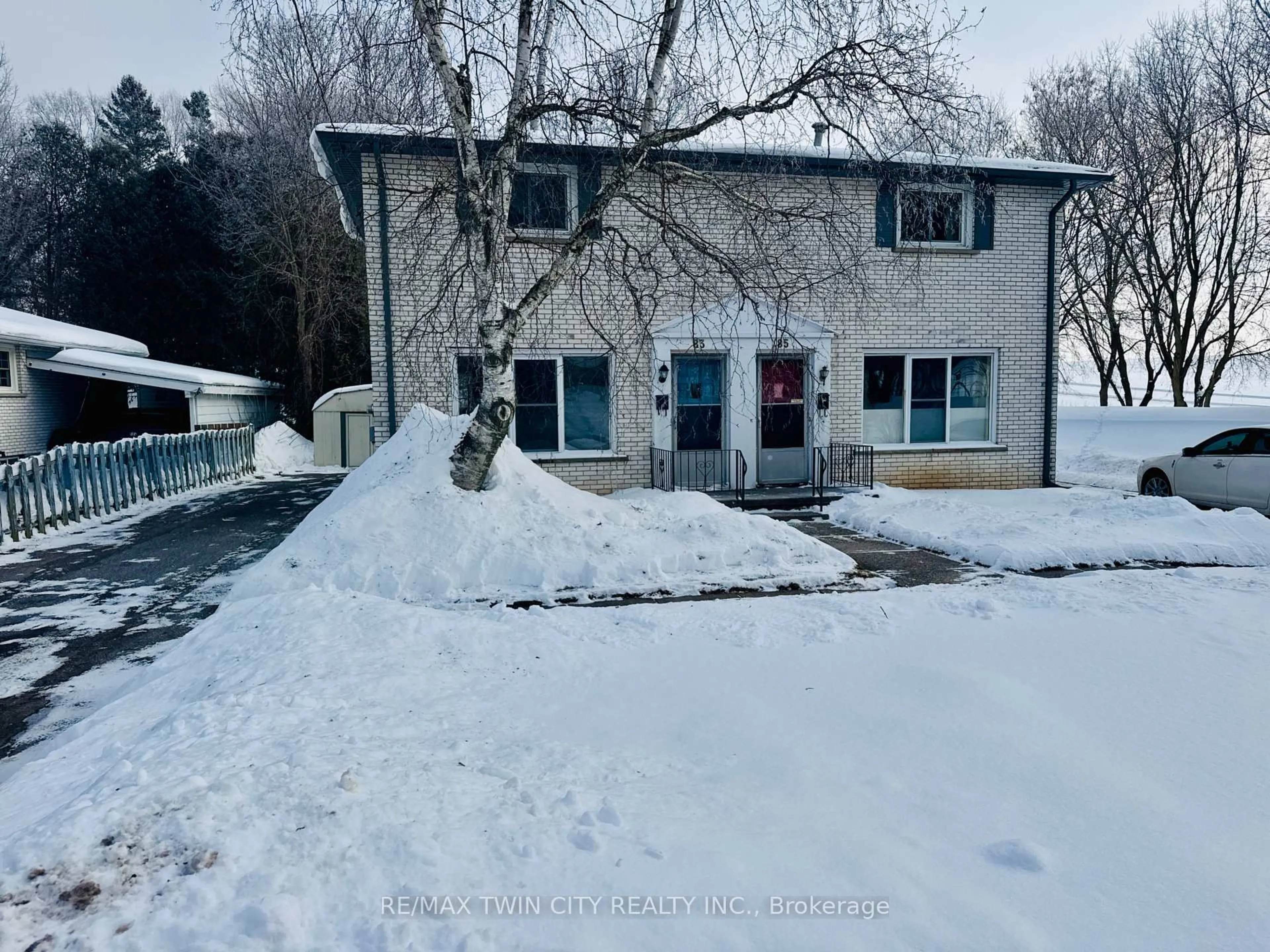 A pic from outside/outdoor area/front of a property/back of a property/a pic from drone, street for 83 Elm St, Norfolk Ontario N3Y 3B7