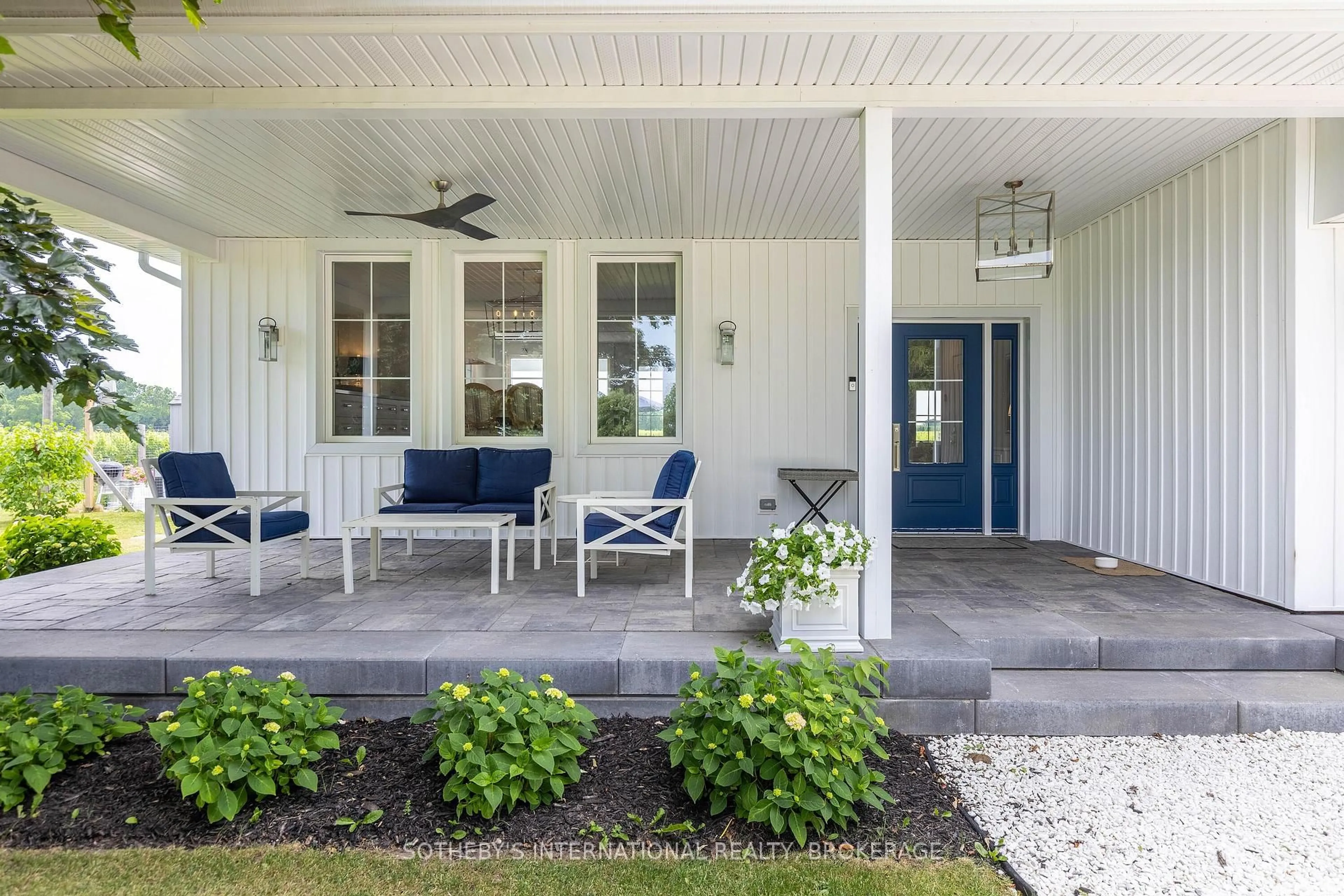 Patio, street for 1219 Lakeshore Rd, Niagara-on-the-Lake Ontario L0S 1J0