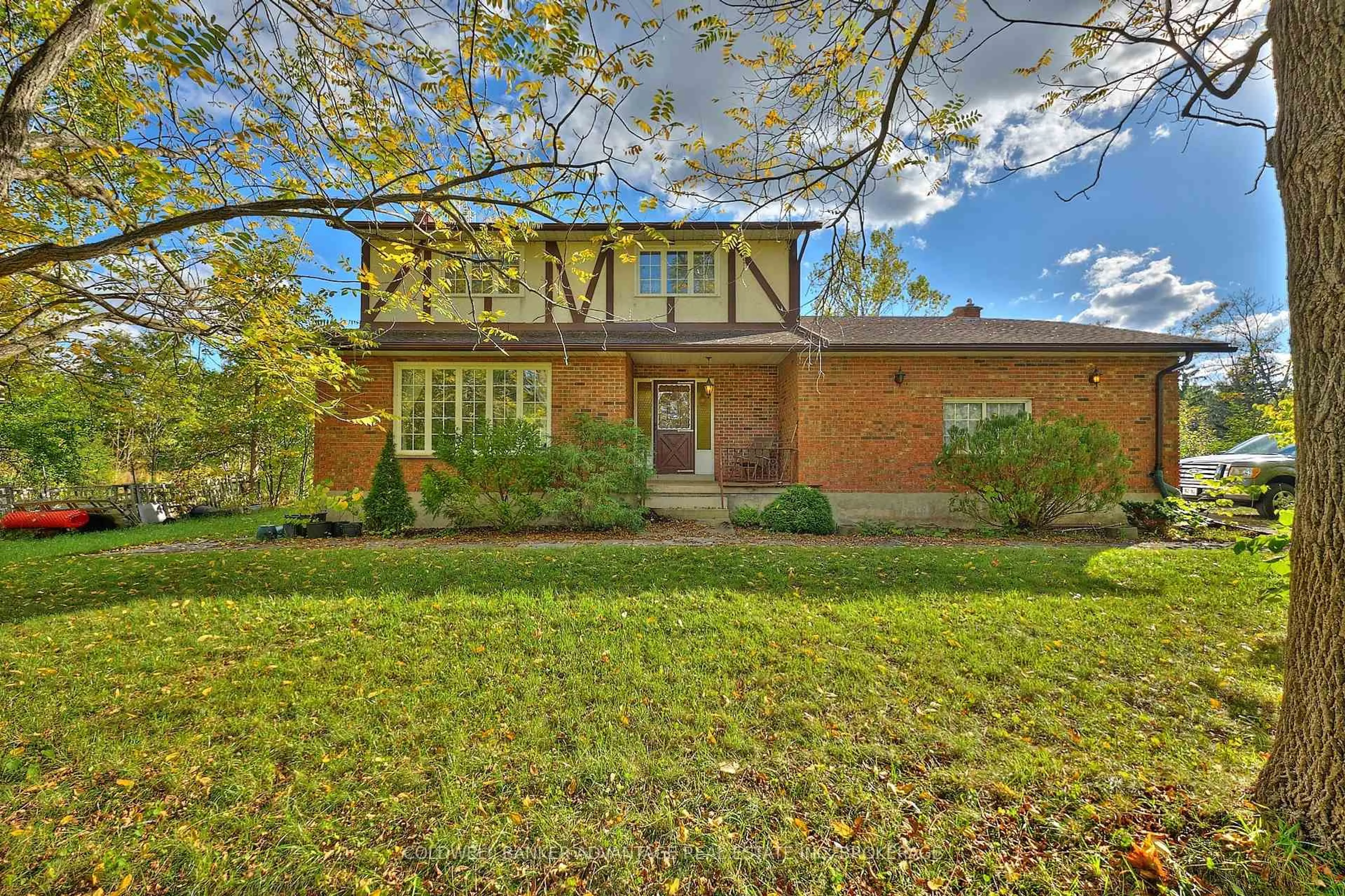 Home with brick exterior material, street for 925 Carl Rd, Welland Ontario L0S 1K0