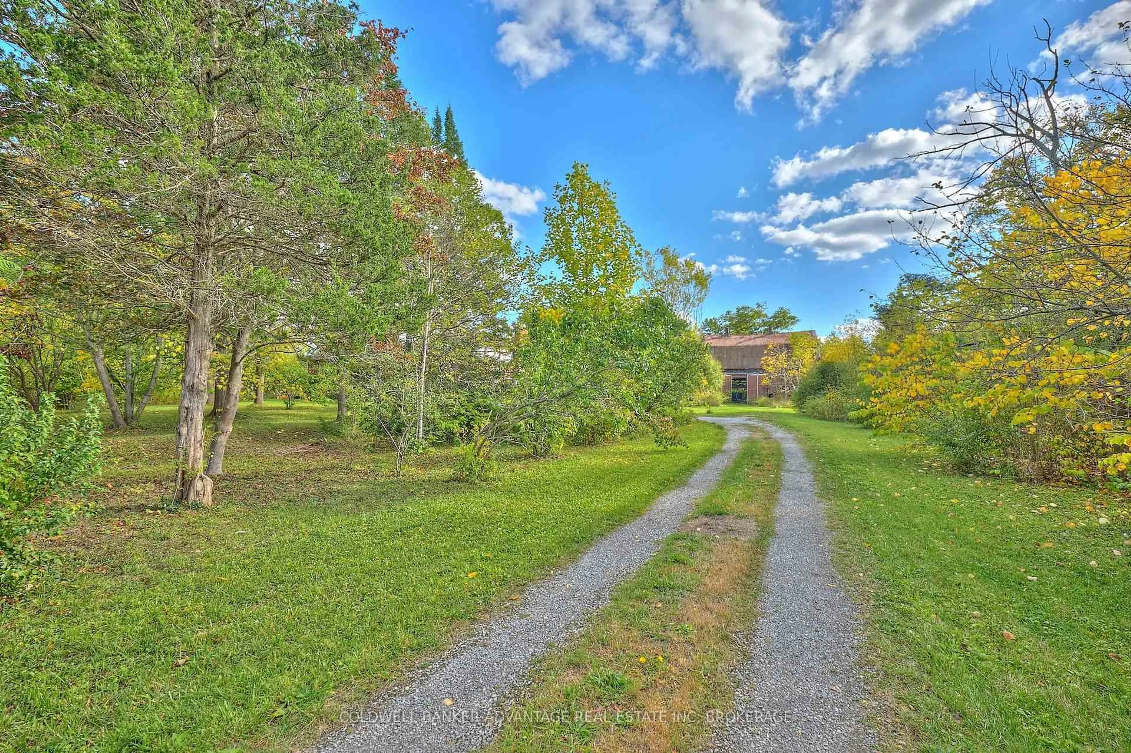 Patio, unknown for 925 Carl Rd, Welland Ontario L0S 1K0