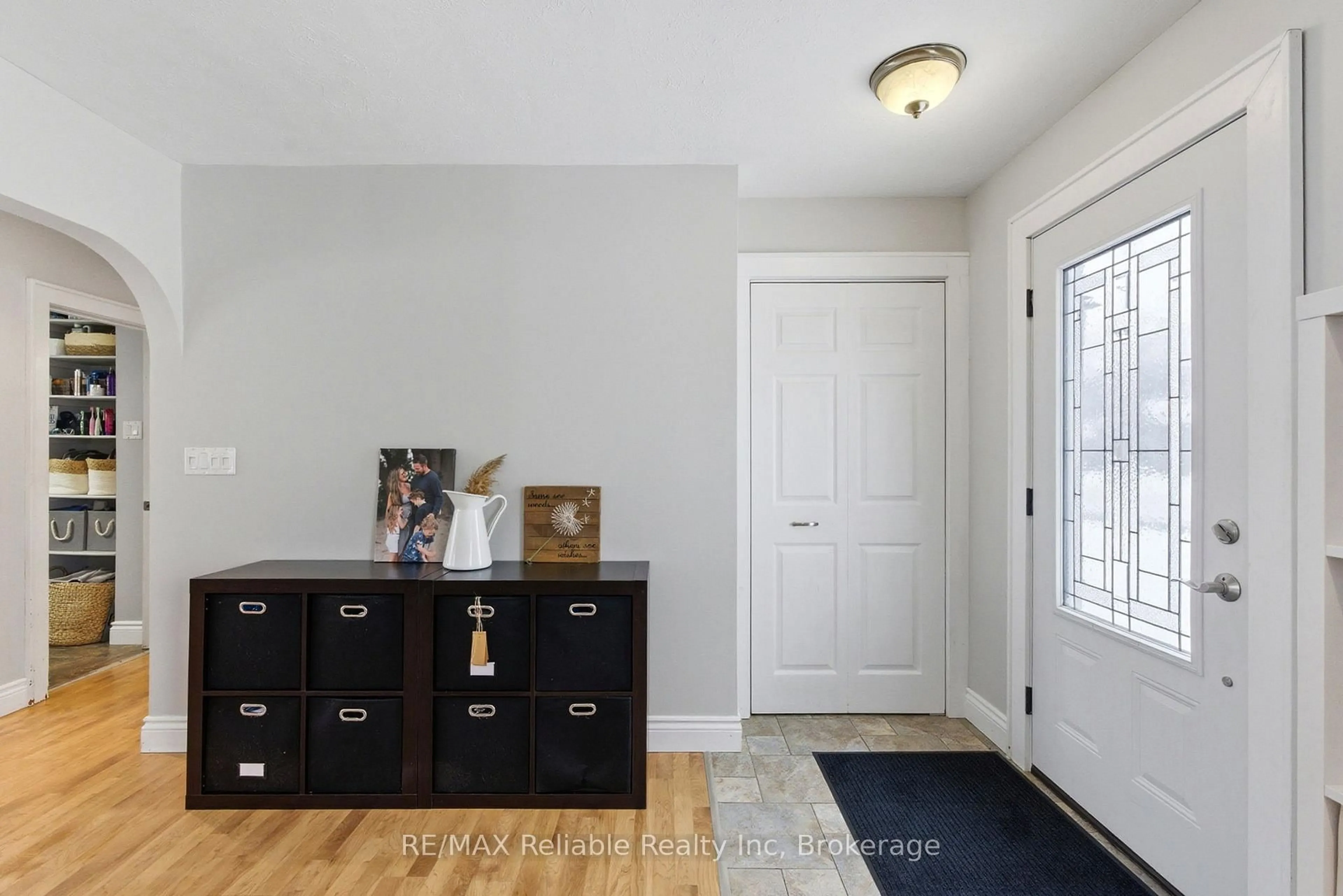 Indoor entryway for 116 Oxford St, Goderich Ontario N7A 1E4