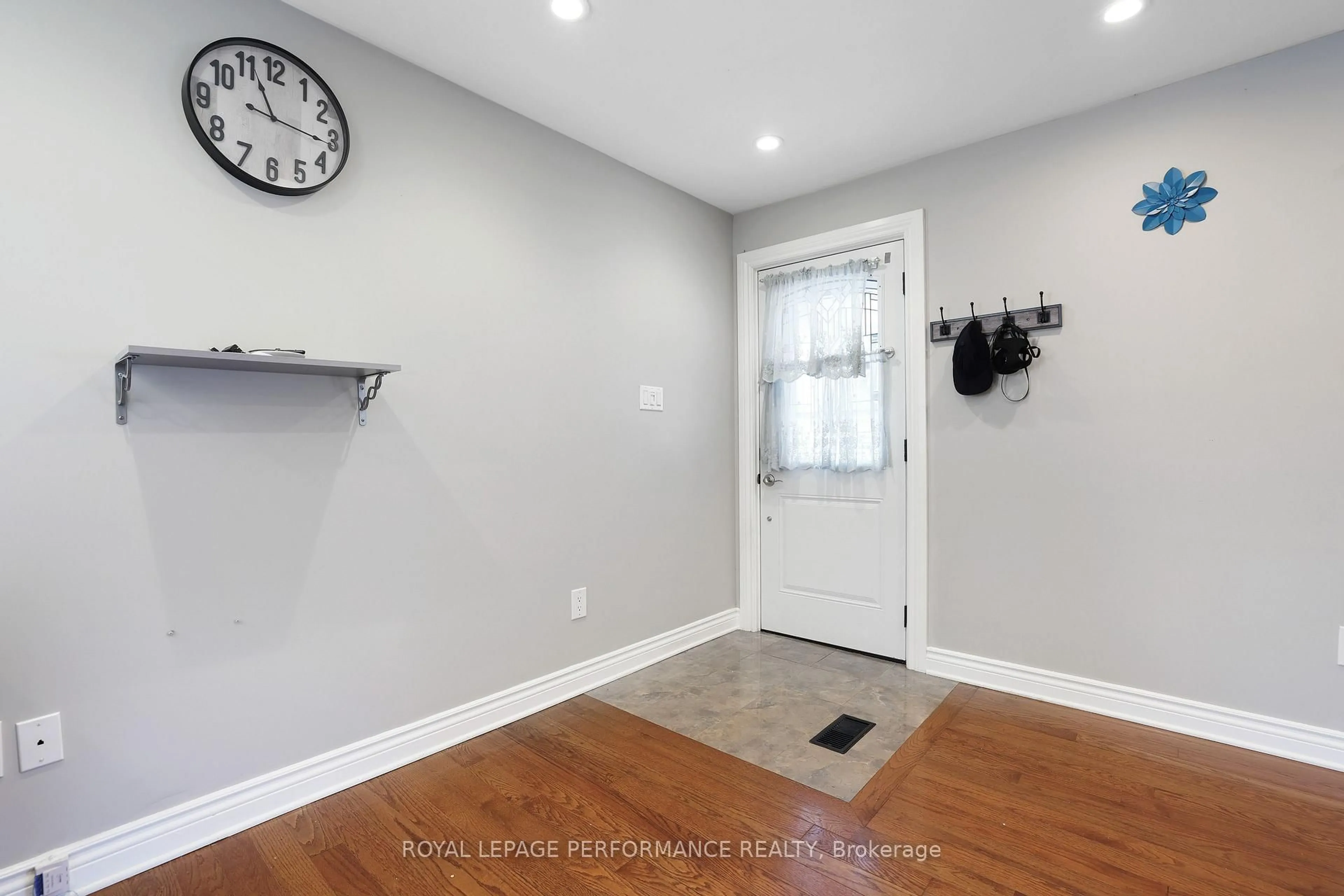 Indoor entryway for 63 Wilson St, Perth Ontario K7H 1M2