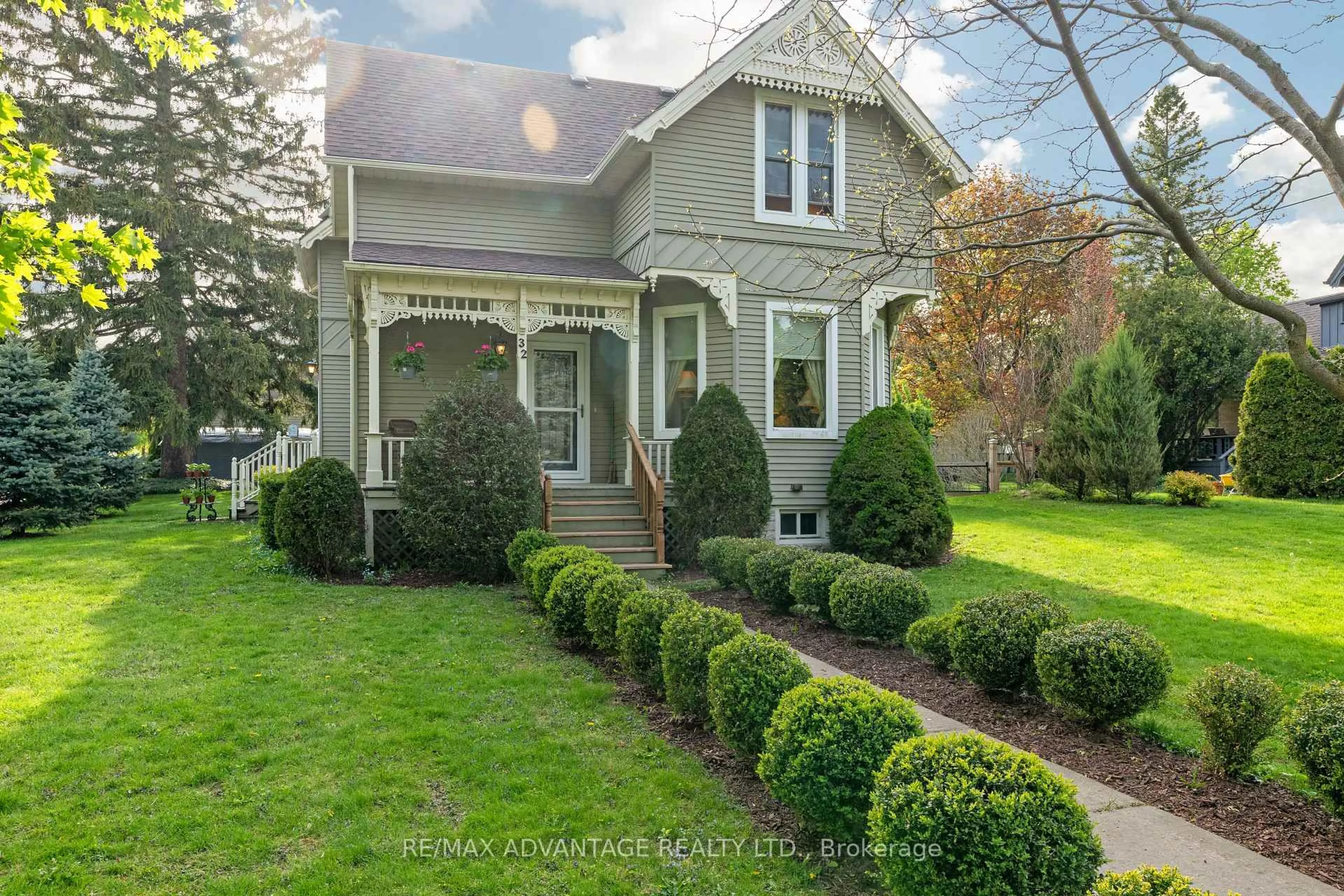 Home with vinyl exterior material, street for 32 St Andrew St, St. Marys Ontario N4X 1B2