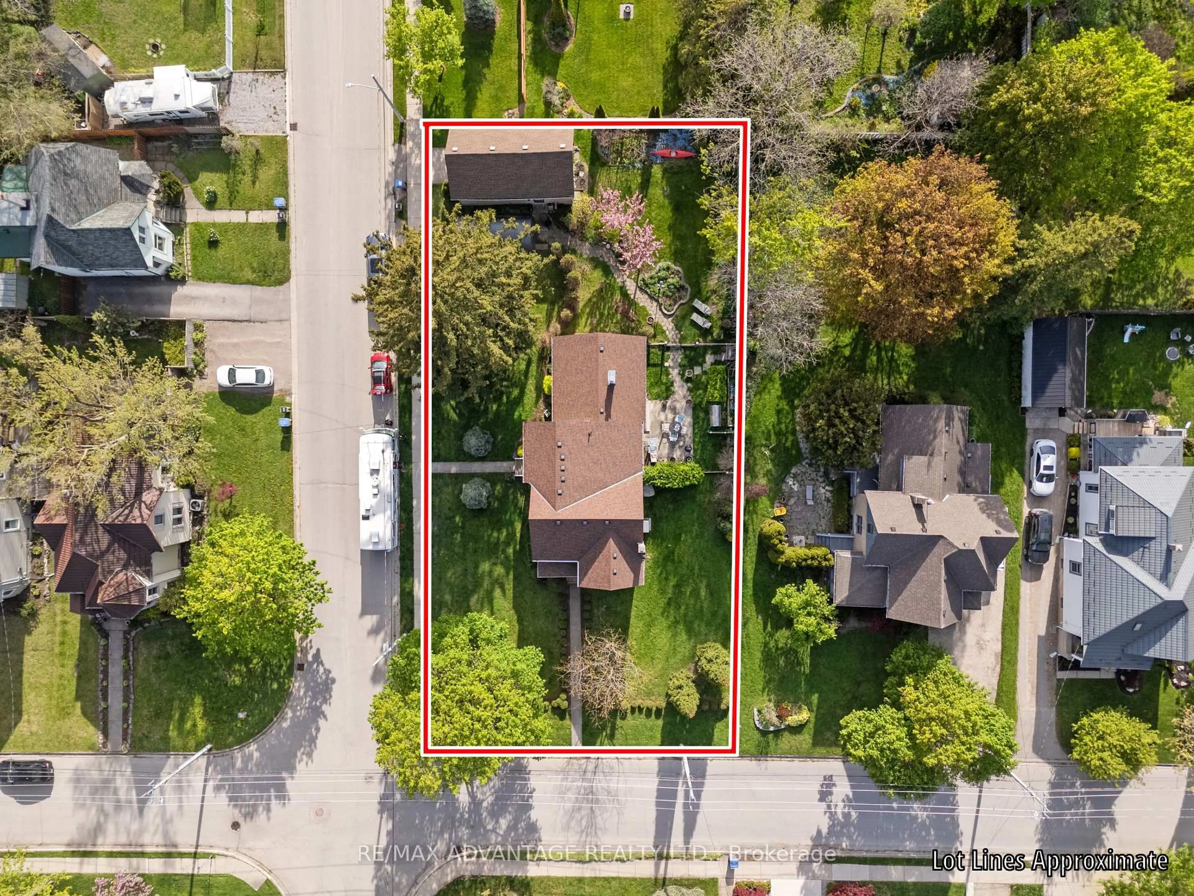 A pic from outside/outdoor area/front of a property/back of a property/a pic from drone, street for 32 St Andrew St, St. Marys Ontario N4X 1B2