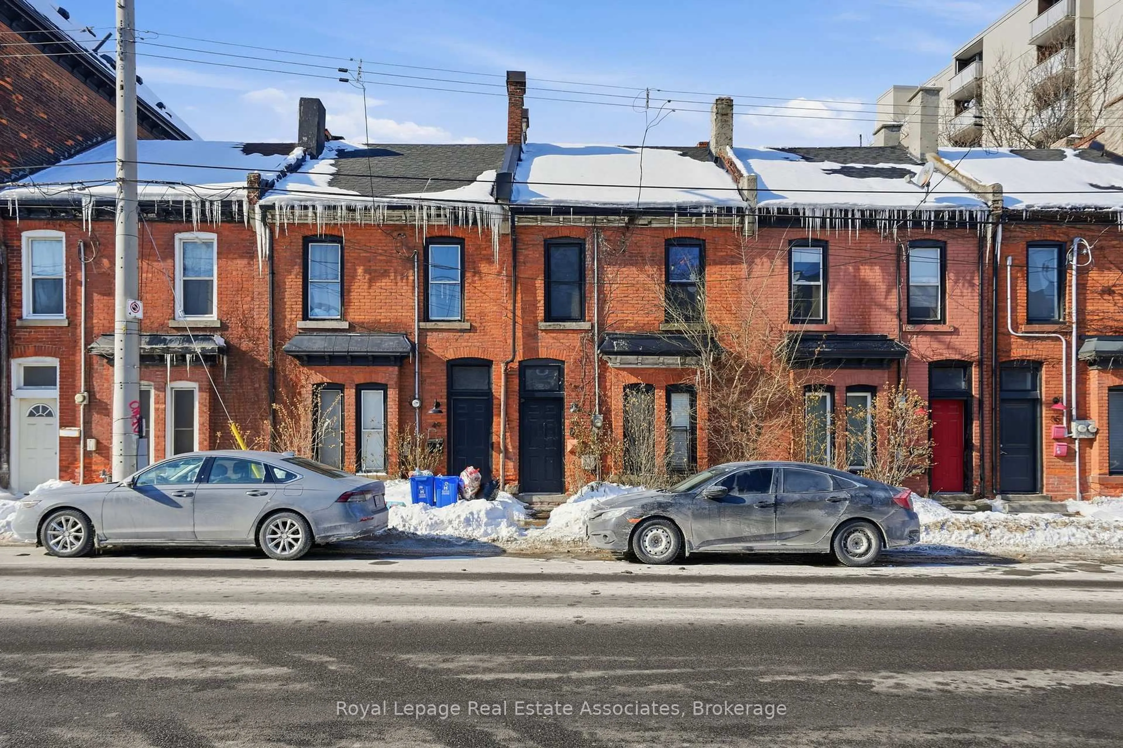 A pic from outside/outdoor area/front of a property/back of a property/a pic from drone, street for 51 Wellington St, Hamilton Ontario L8R 1M9