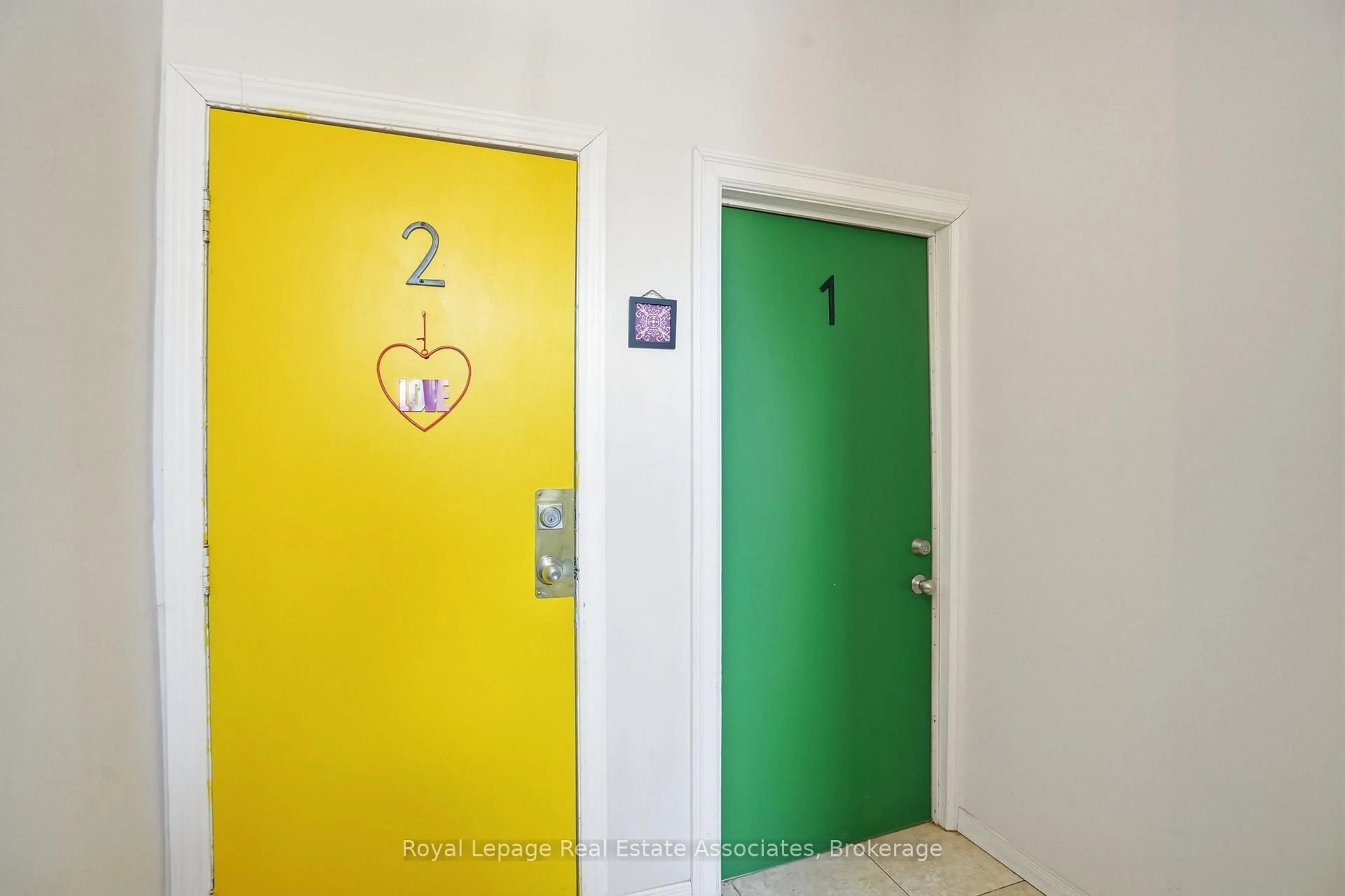 Indoor foyer for 51 Wellington St, Hamilton Ontario L8R 1M9