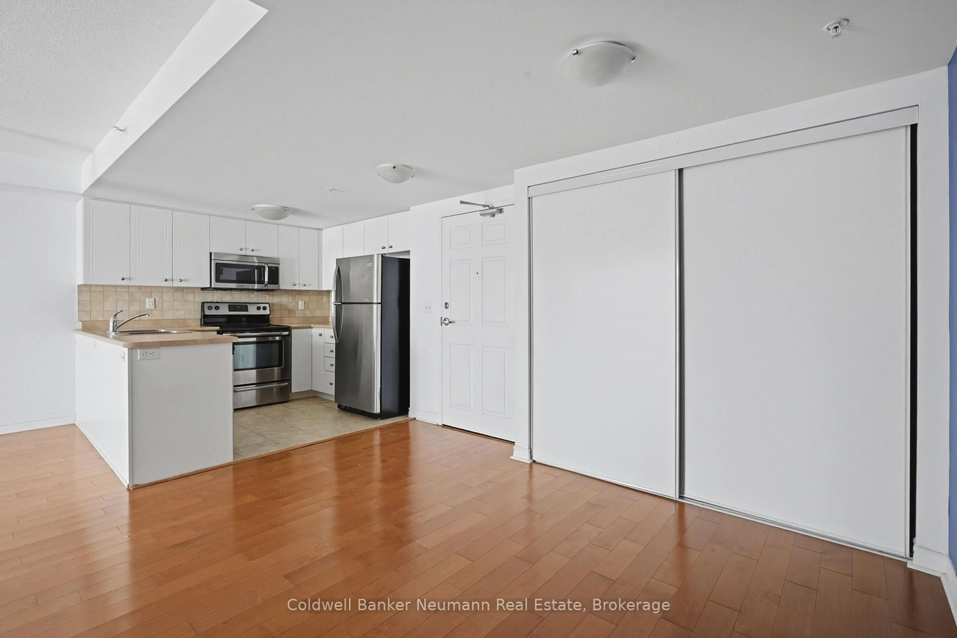 Standard kitchen, unknown for 43 Waterford Dr #405, Guelph Ontario N1L 0J6