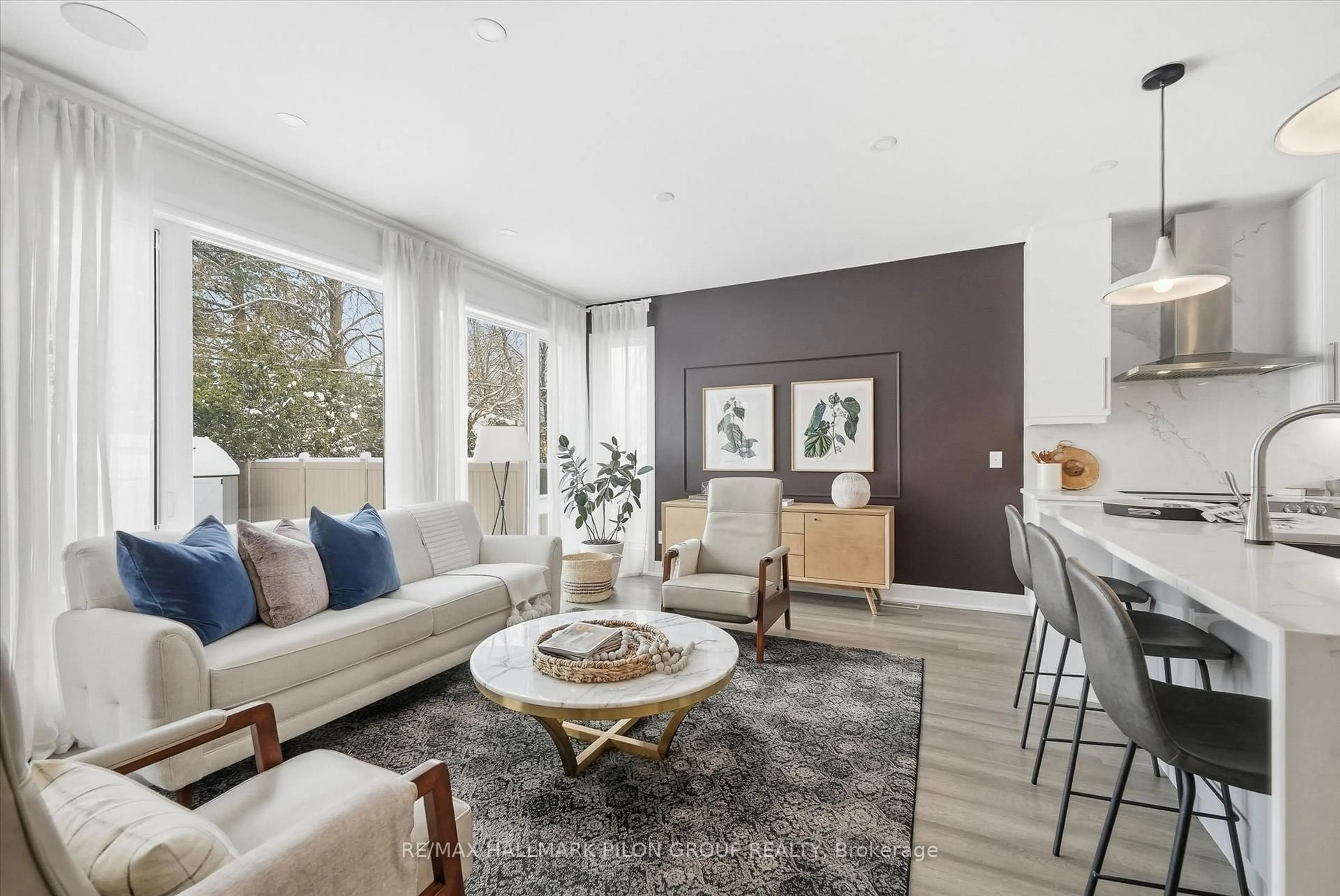 Living room with furniture, unknown for 559 Mutual St, Ottawa Ontario K1K 1C5