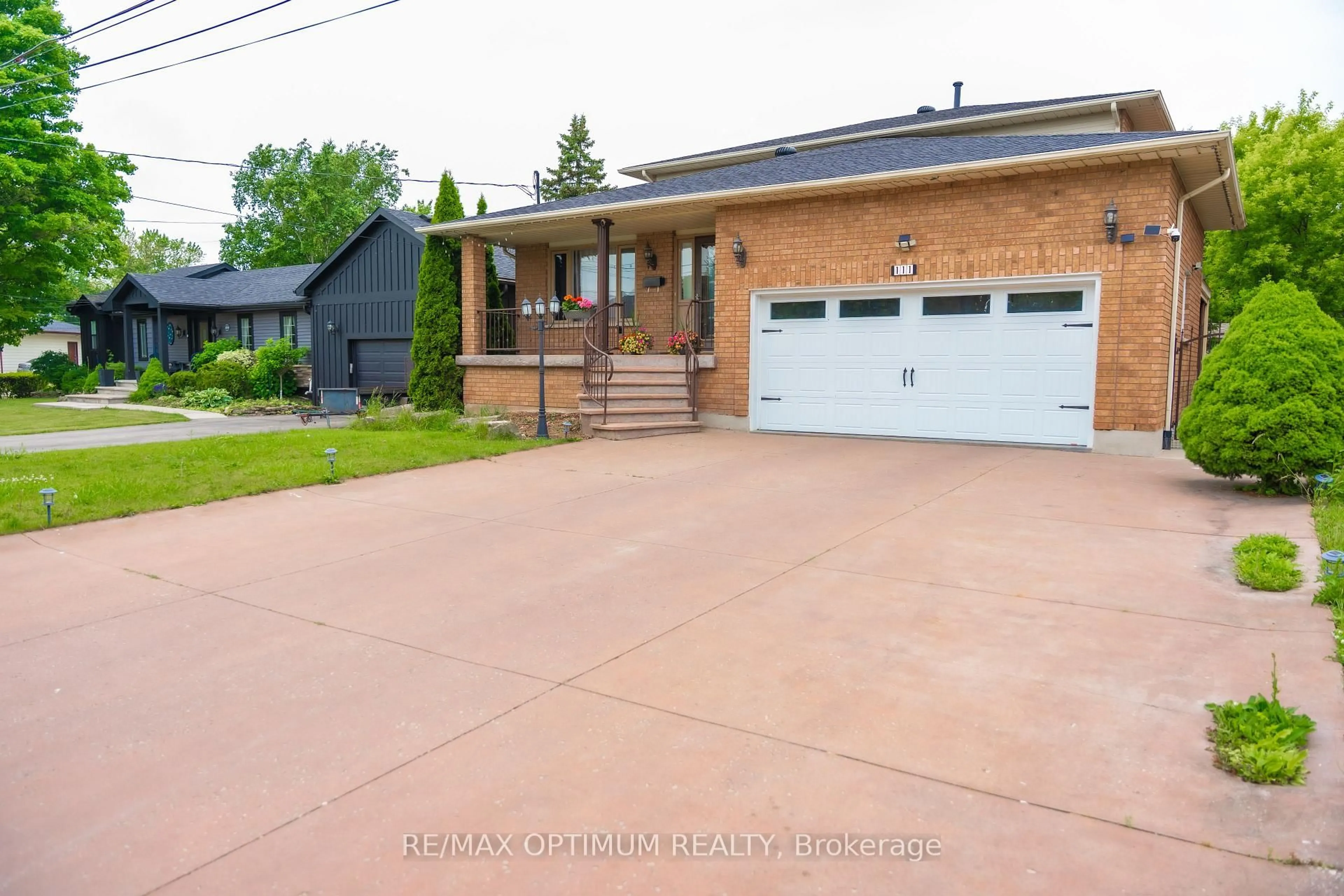Home with brick exterior material, street for 111 AUBREY Ave, Hamilton Ontario L8J 2T2