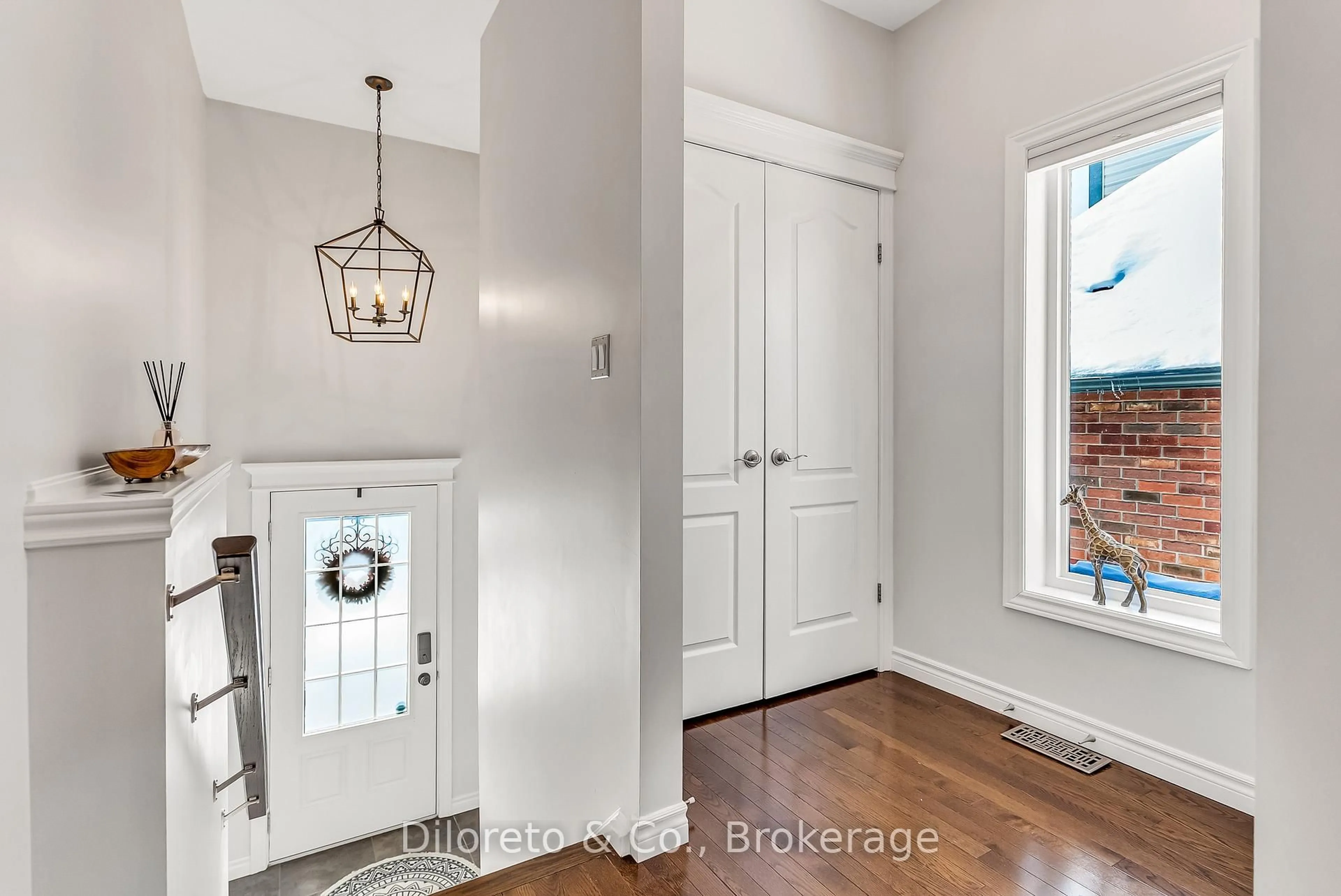 Indoor entryway for 146 Downey Rd #12, Guelph Ontario N1C 0A2