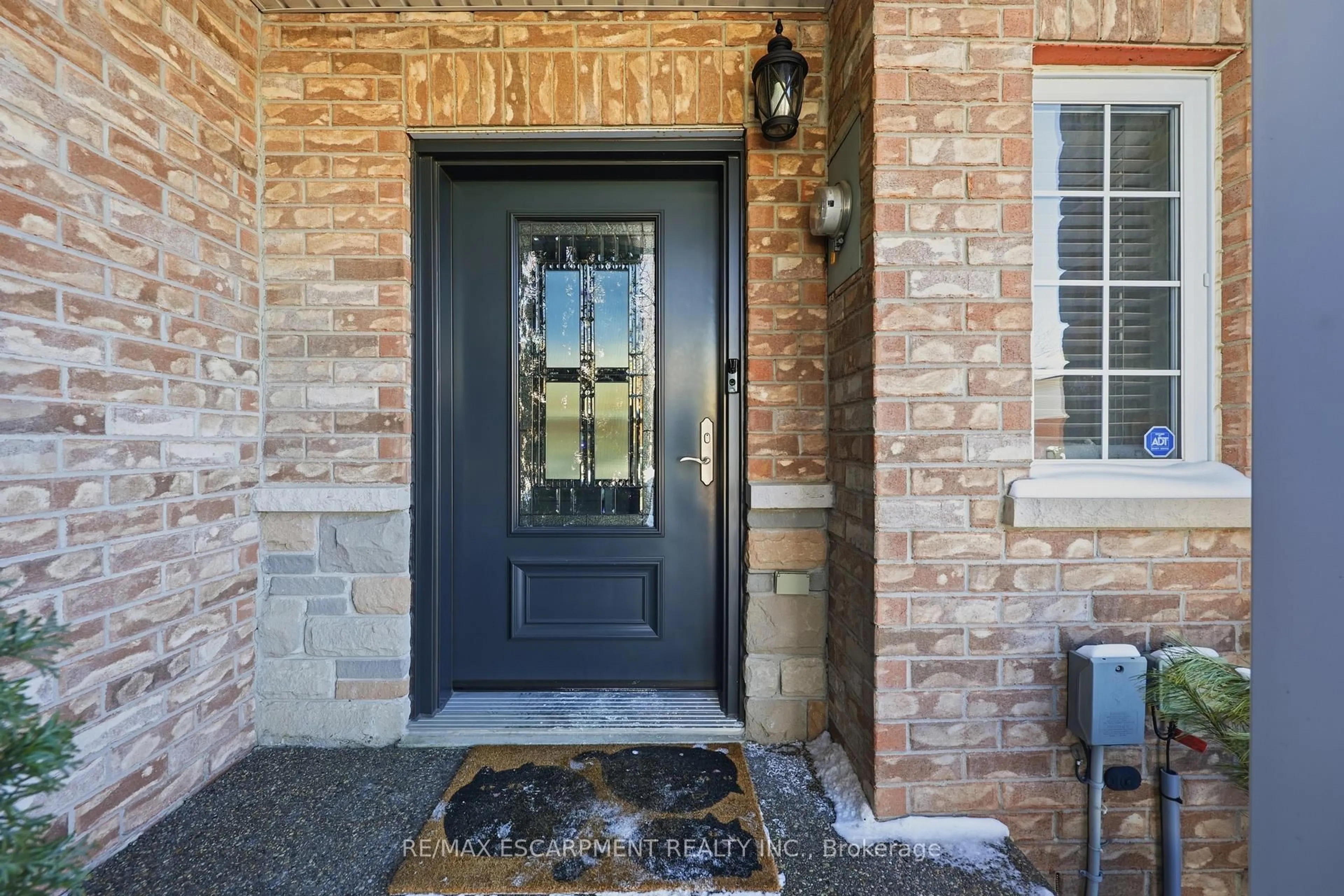 Indoor entryway for 16 OLIVIA Pl, Hamilton Ontario L9K 1R3