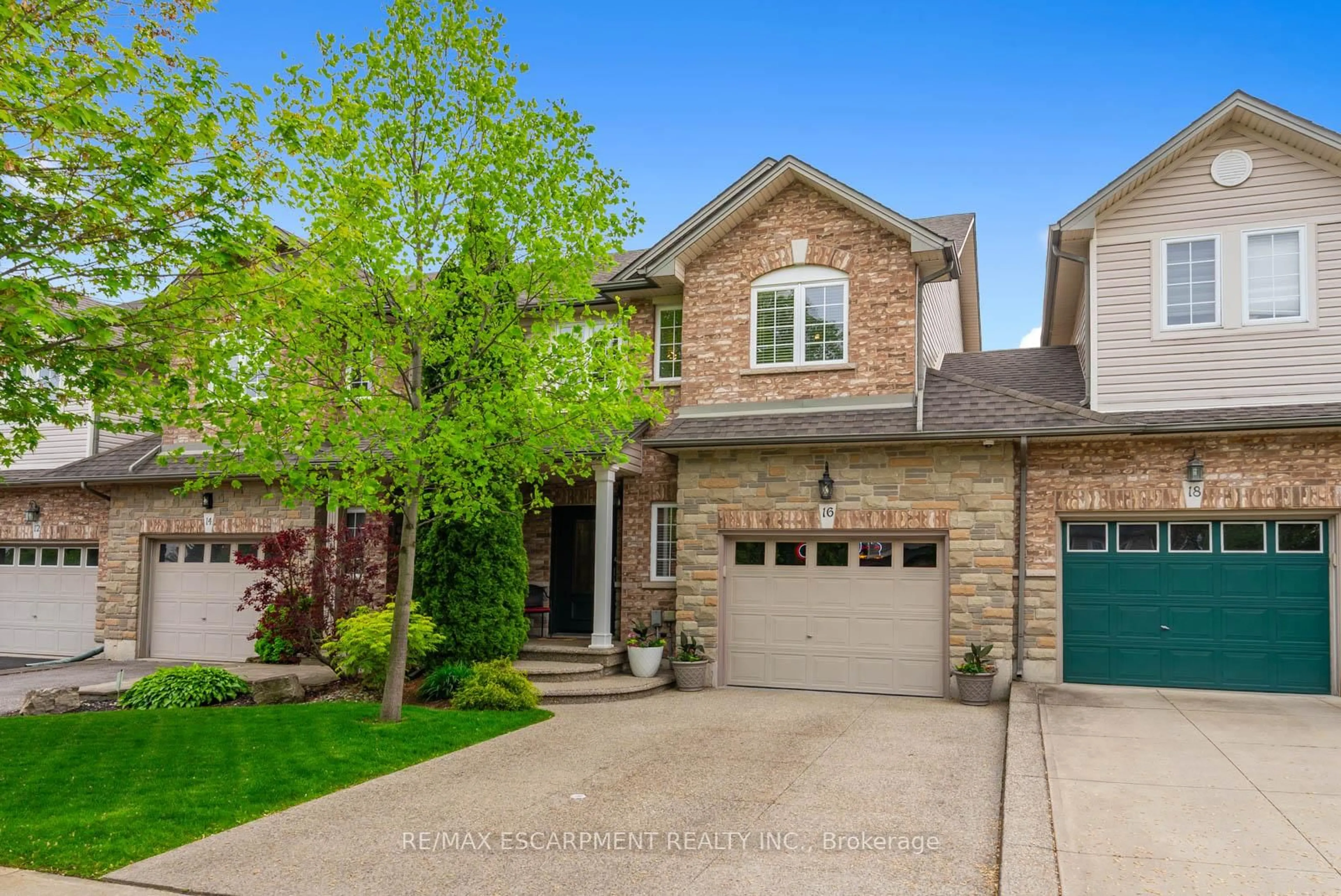 Home with brick exterior material, street for 16 OLIVIA Pl, Hamilton Ontario L9K 1R3